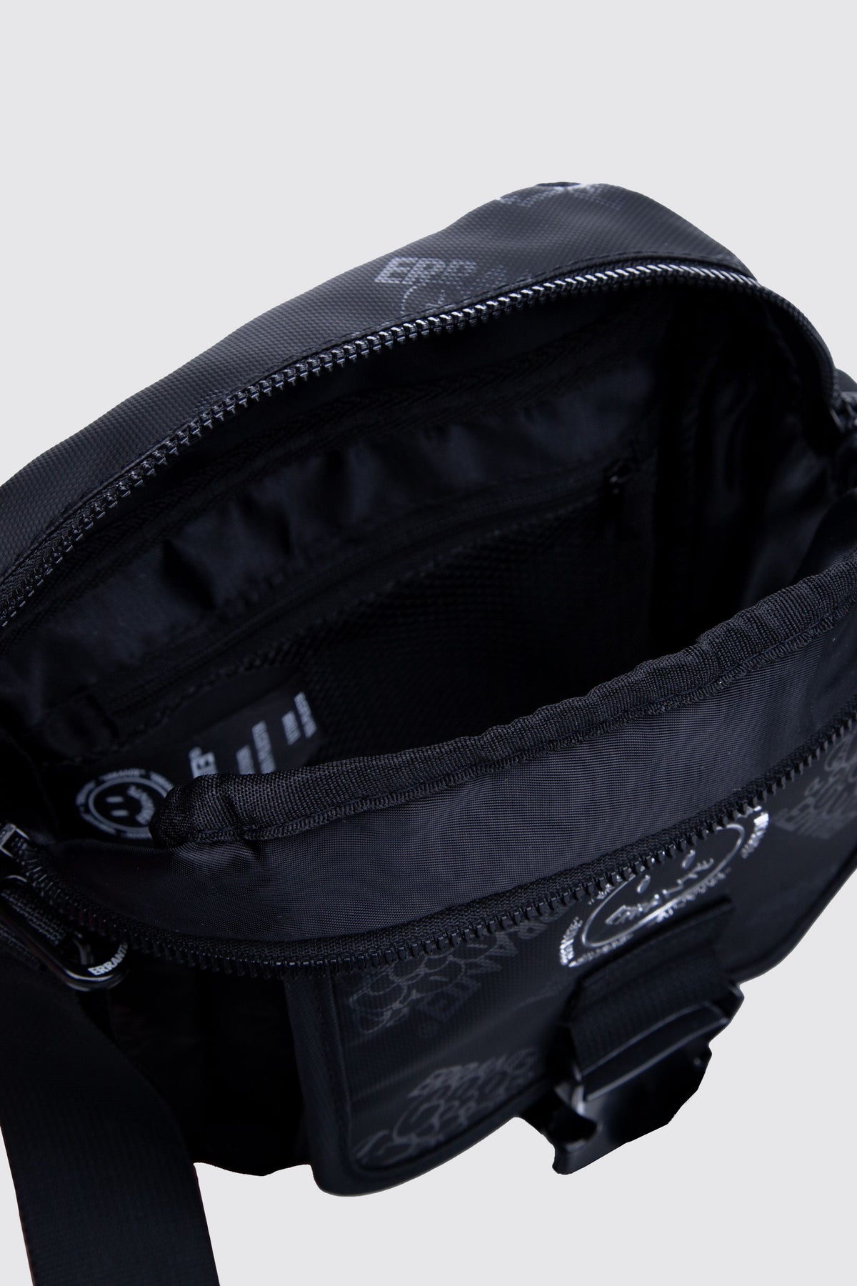 Bolso Shoulder Bag Graffiti Negro ERRANTE 
