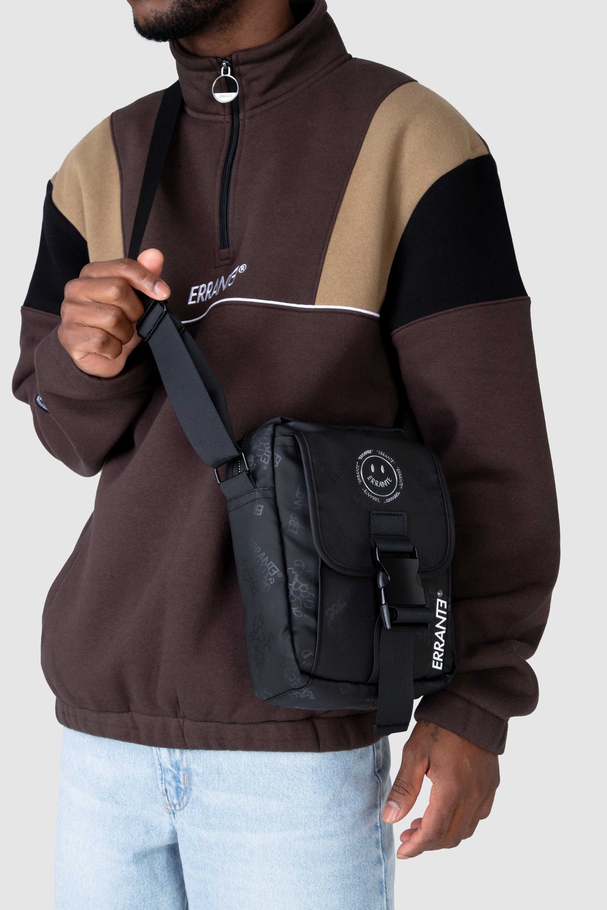 Bolso Shoulder Bag Graffiti Negro ERRANTE 