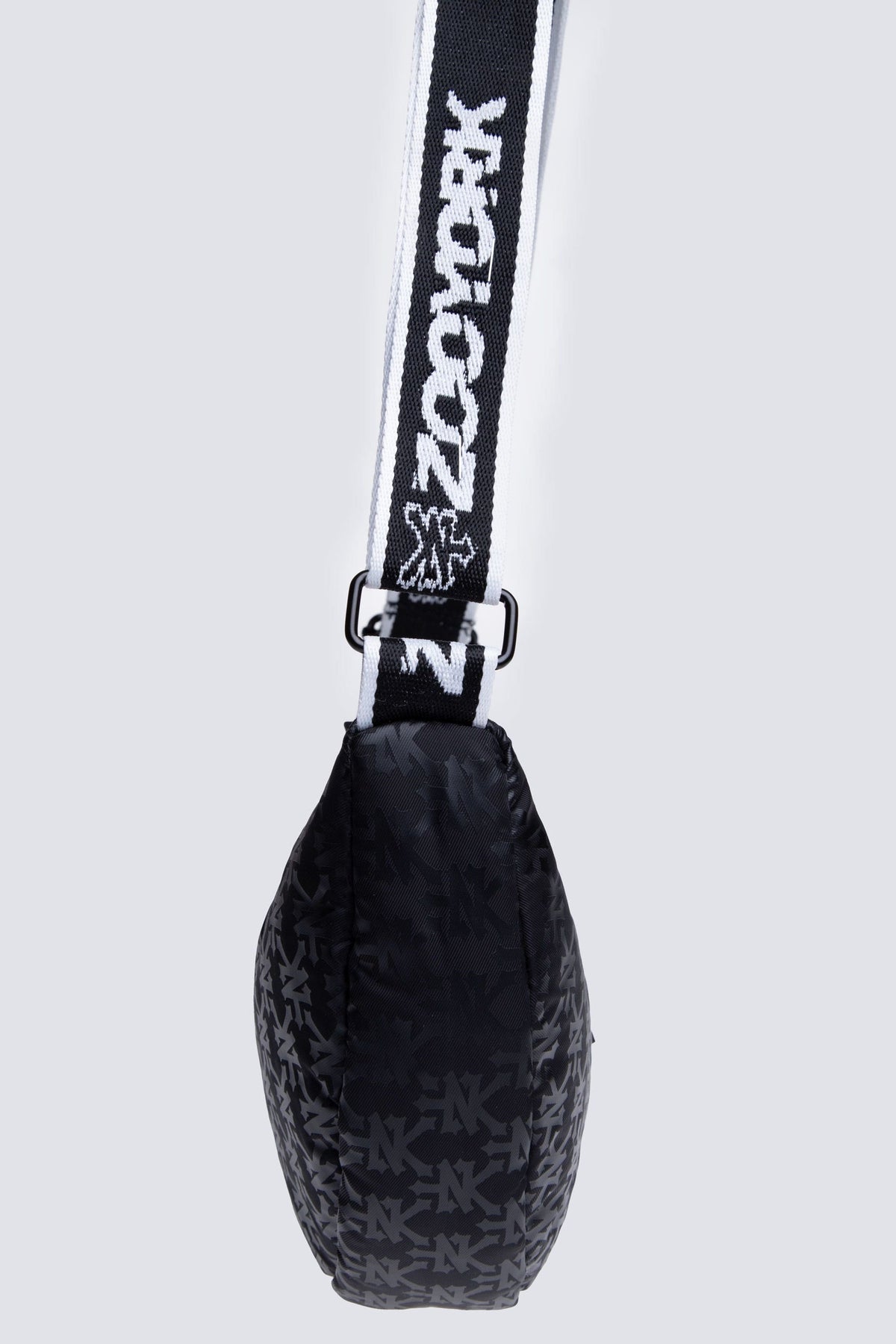 Bolso Half Moon Limitless Negro Zoo York