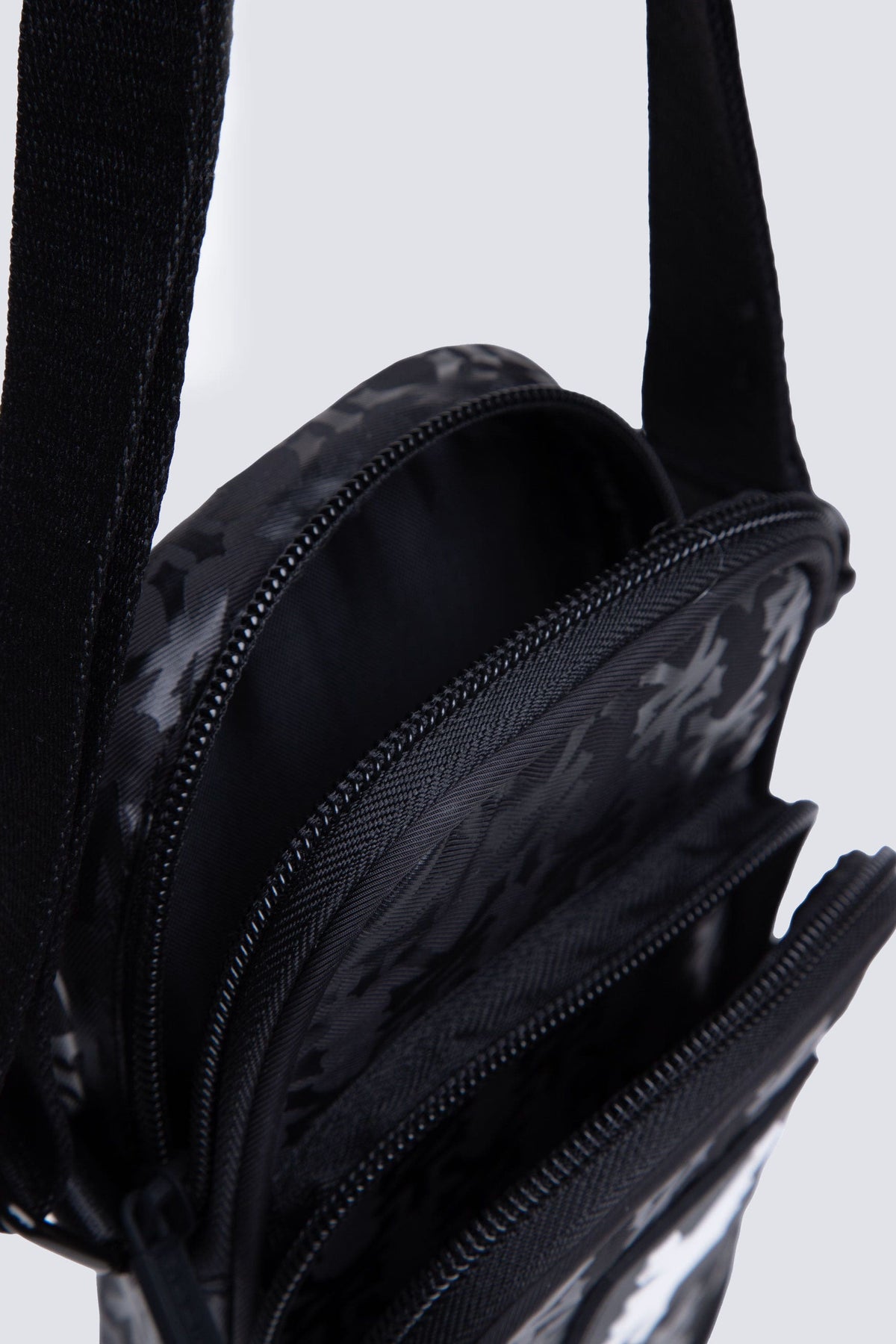 Bolso Crossbody Limitless Negro Zoo York