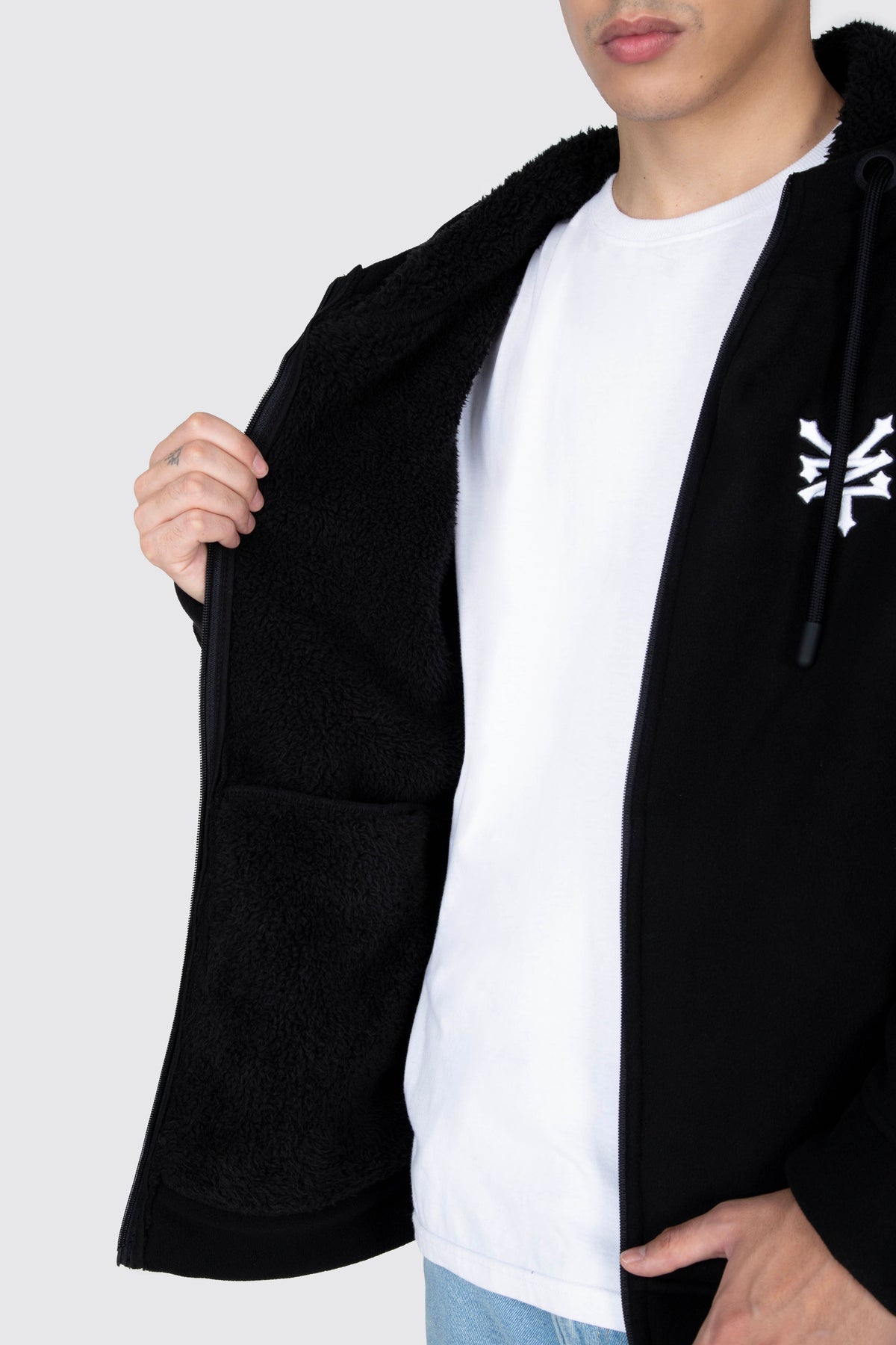 Poleron Zip Polar Stencil Negro Zoo York