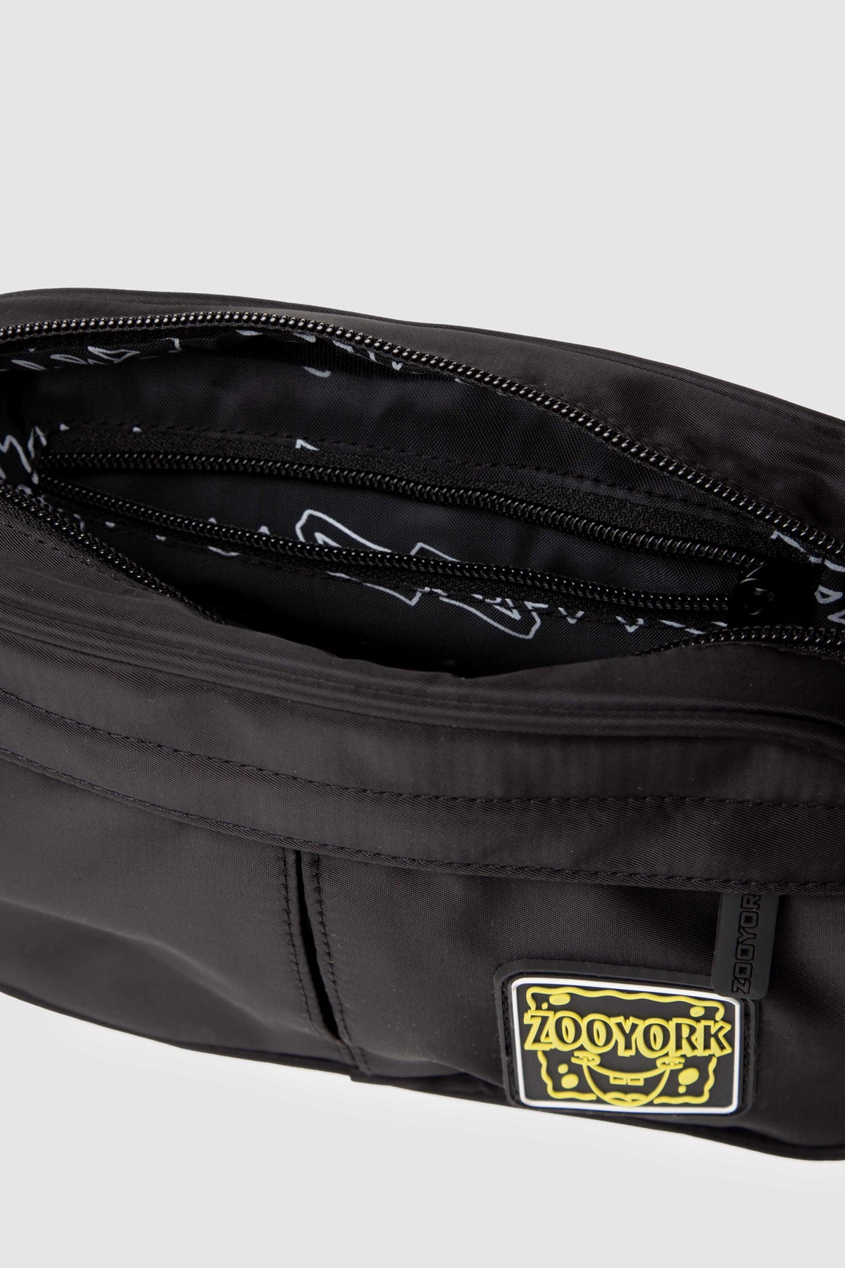 Bolso Party Bob Esponja Street Bob Negro Zoo York 