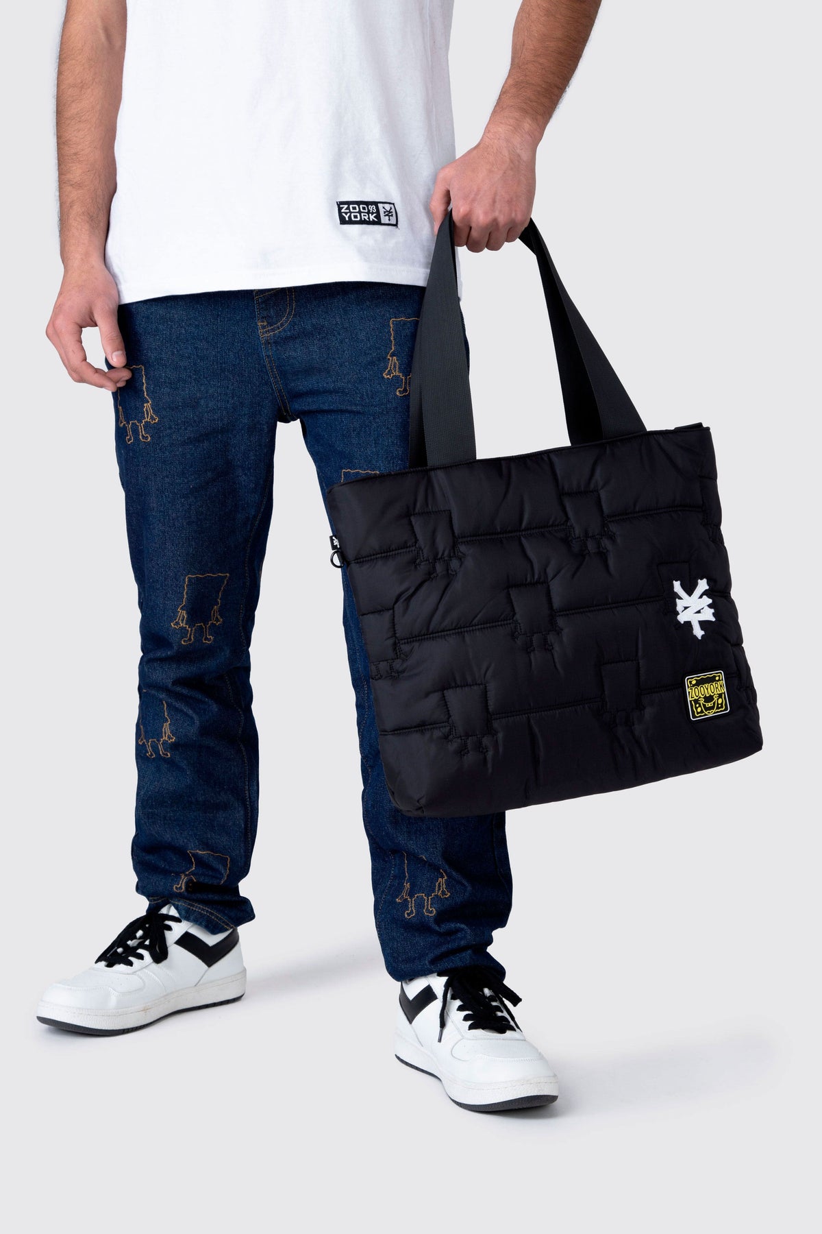 Bolso Tote Quilted Bob Esponja Siluet Negro Zoo York 