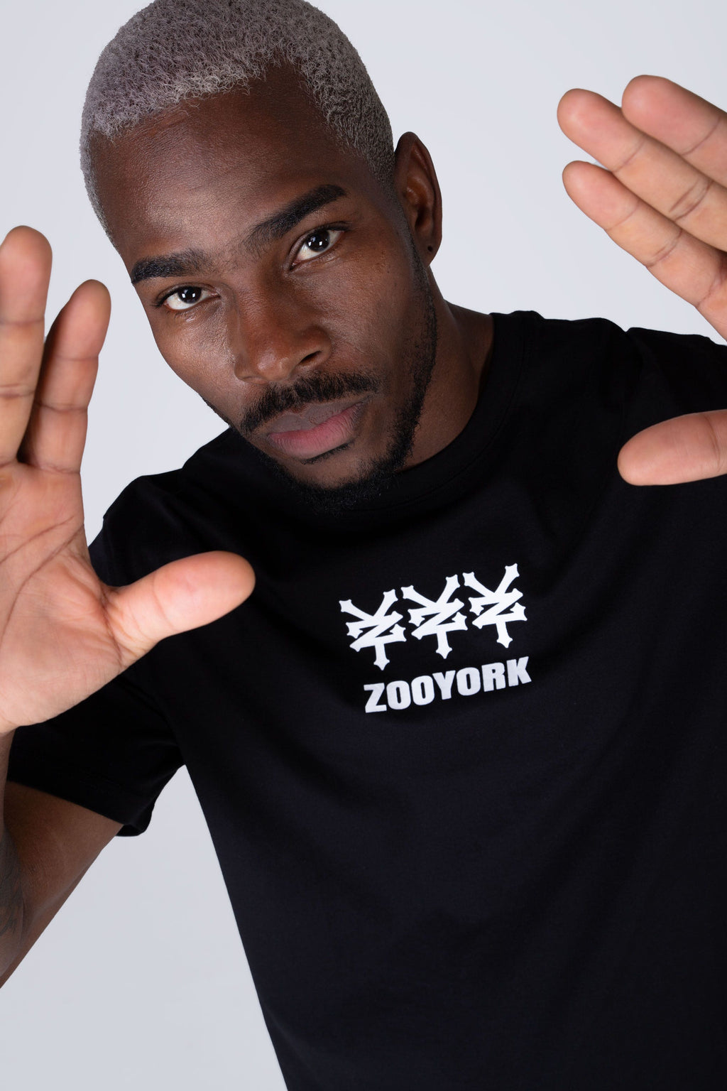 Polera Manga Corta Trilogy Negro Zoo York