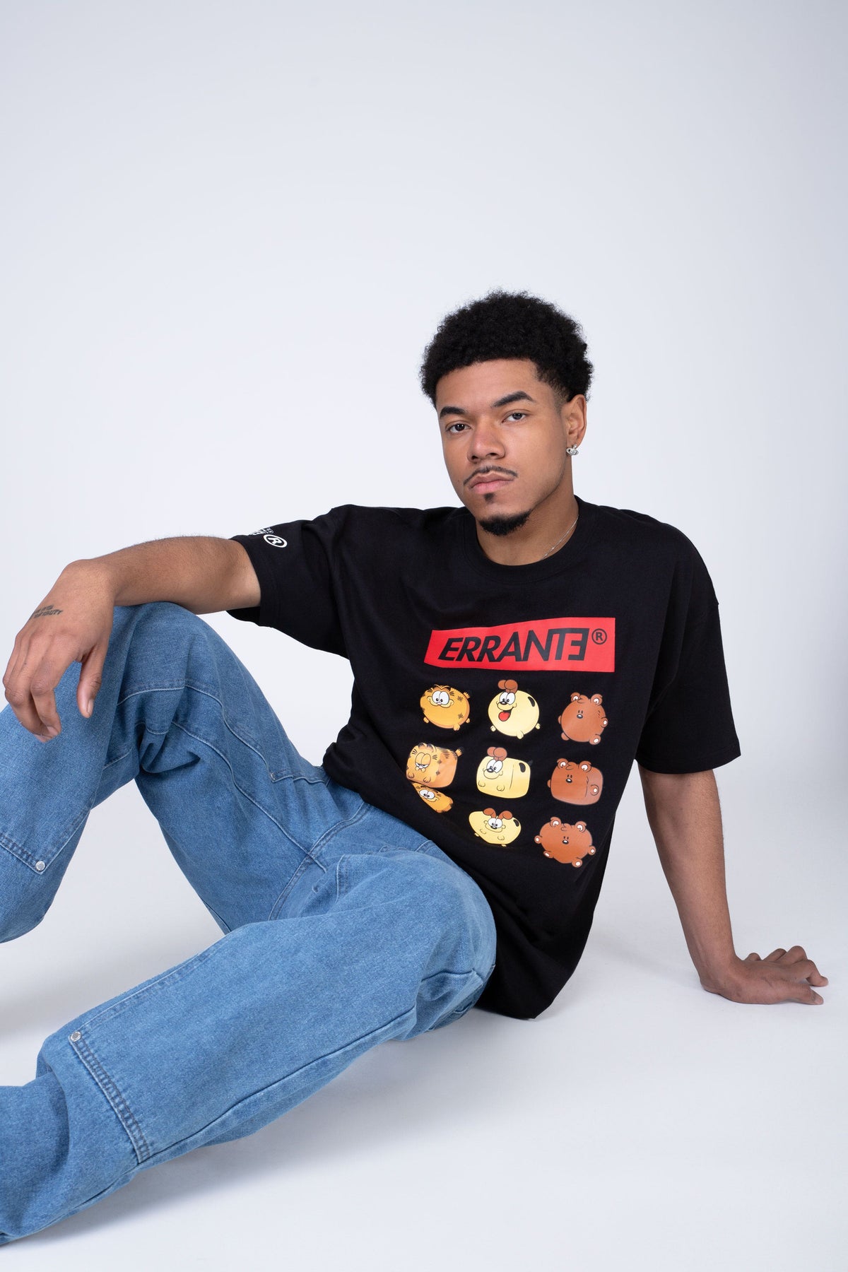 Polera Manga Corta Garfield Stuffed Negro ERRANTE