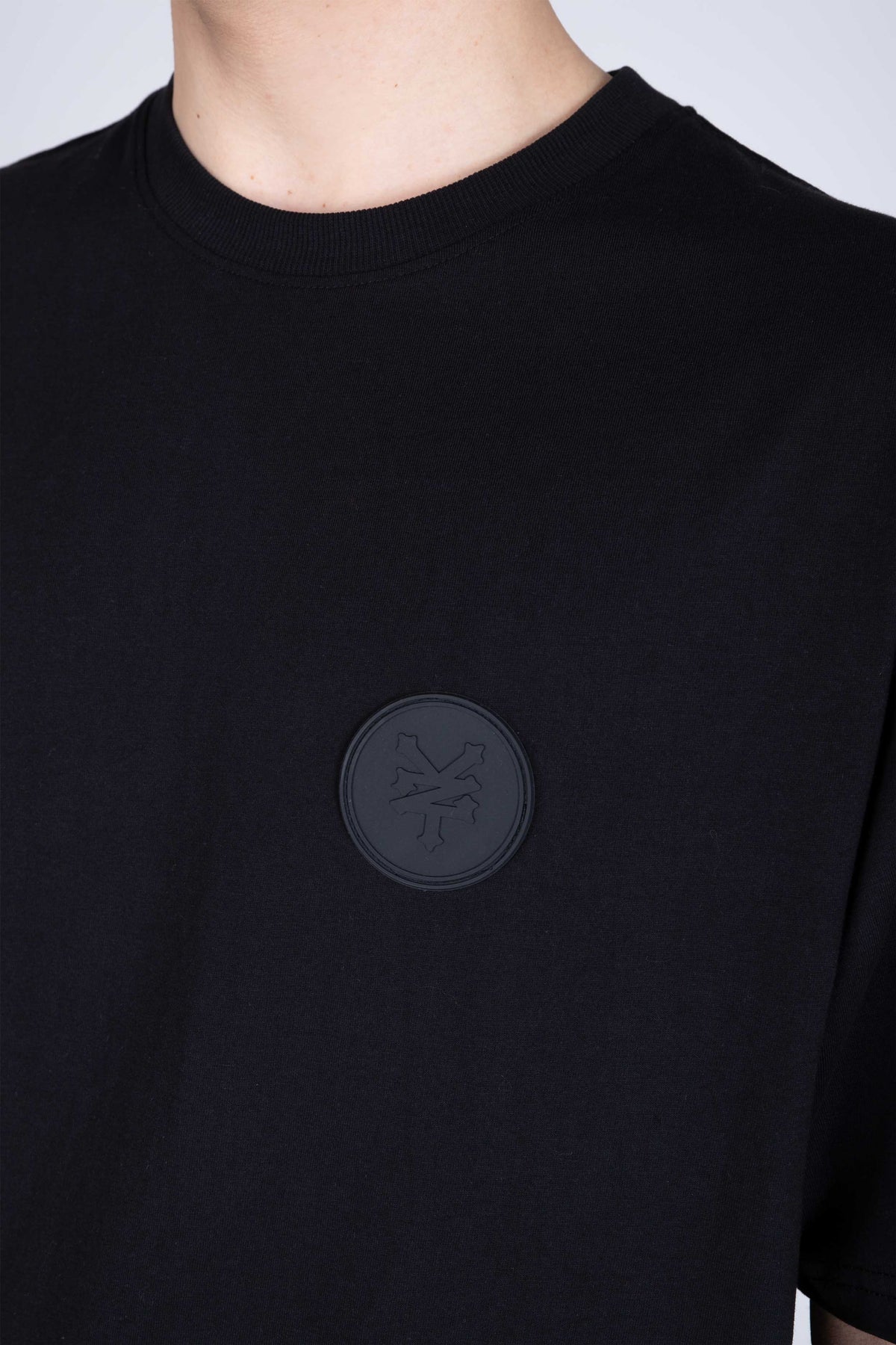 Polera Manga Corta Divided Negro Zoo York