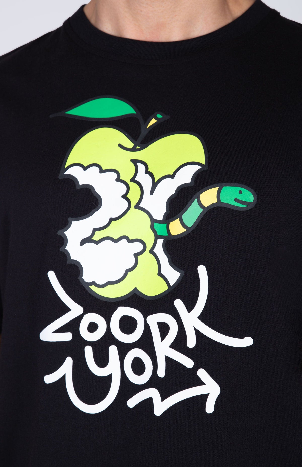 Polera Manga Corta Apple Worm Negro Zoo York
