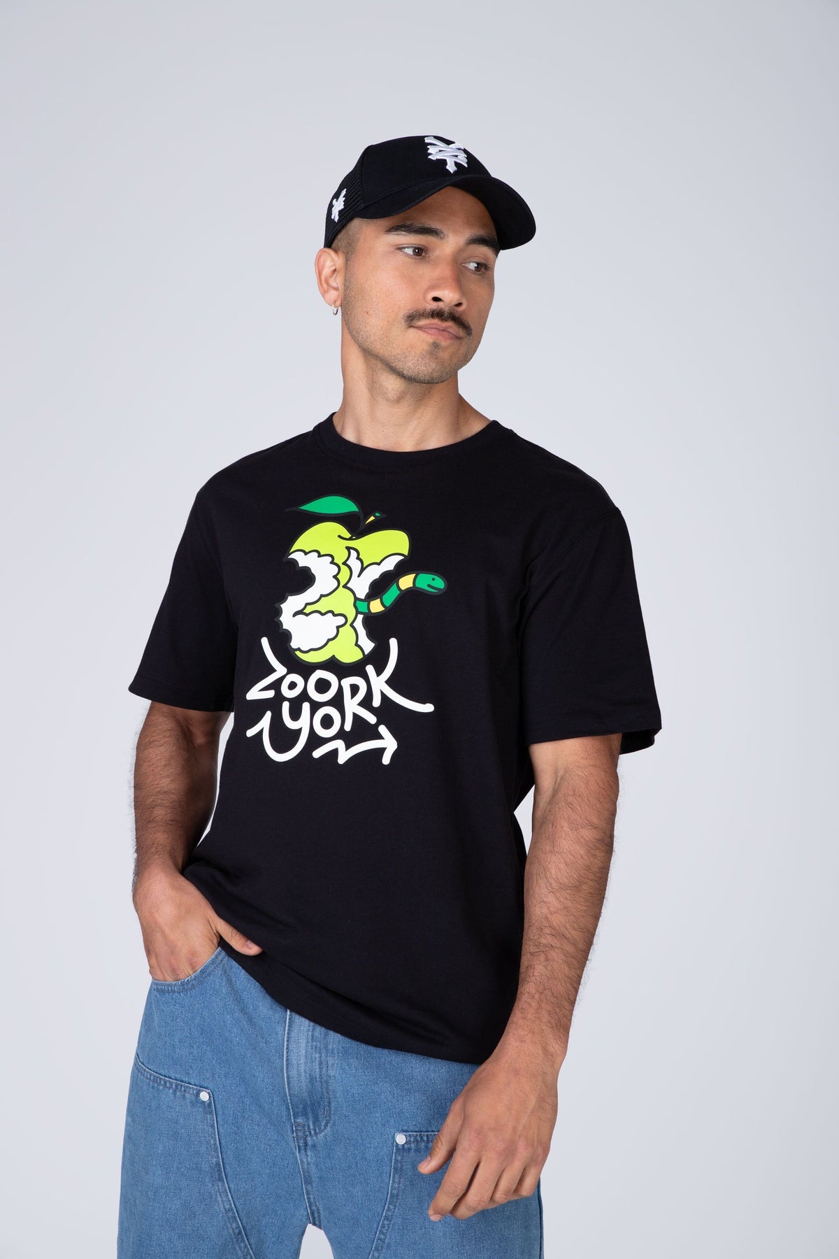 Polera Manga Corta Apple Worm Negro Zoo York