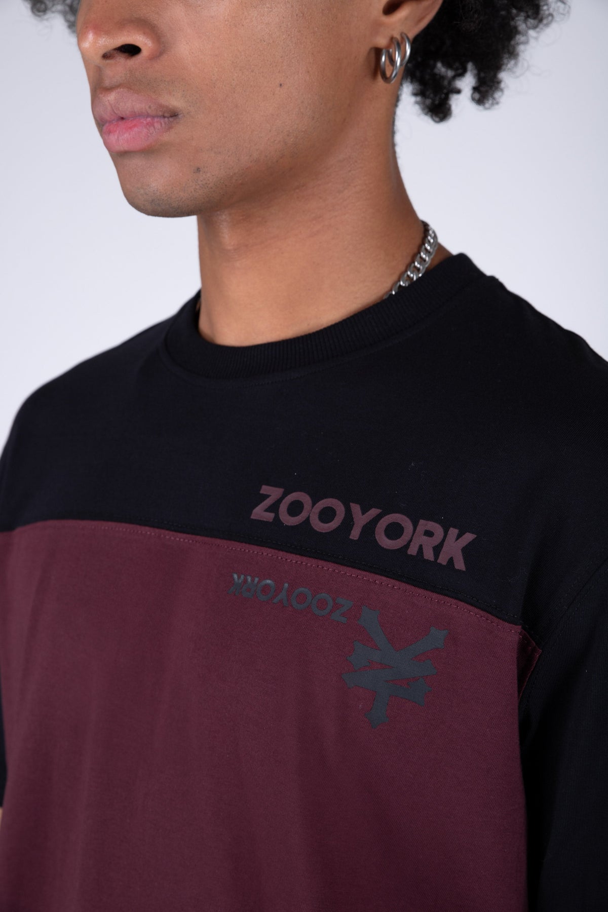 Polera Manga Corta Attache Burdeo Zoo York