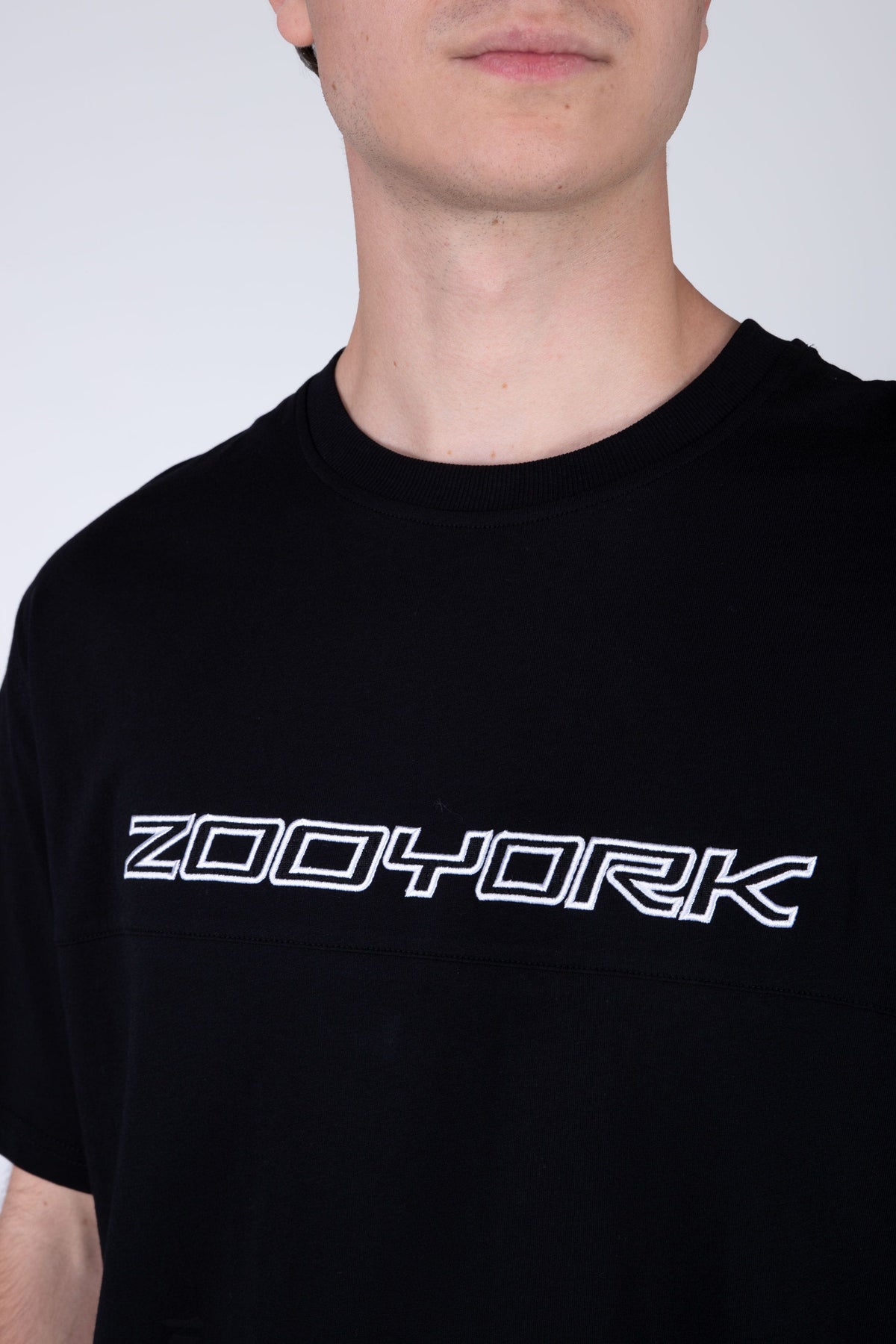 Polera Manga Corta Disturb Negro Zoo York
