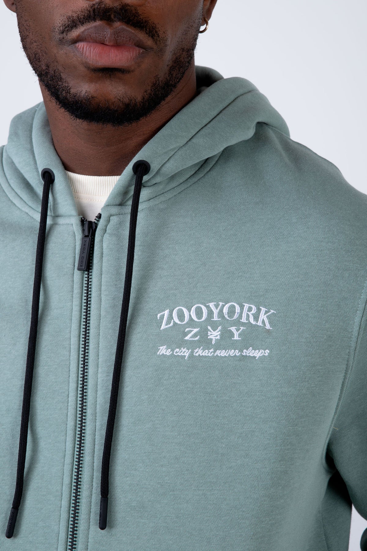 Poleron Zip Budget Verde Zoo York