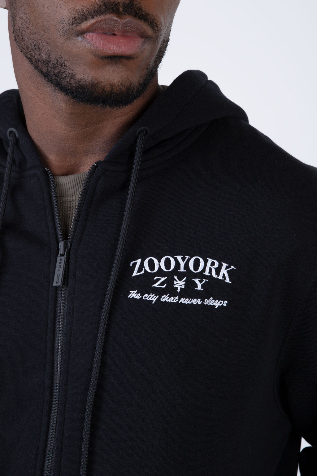 Poleron Zip Budget Negro Zoo York