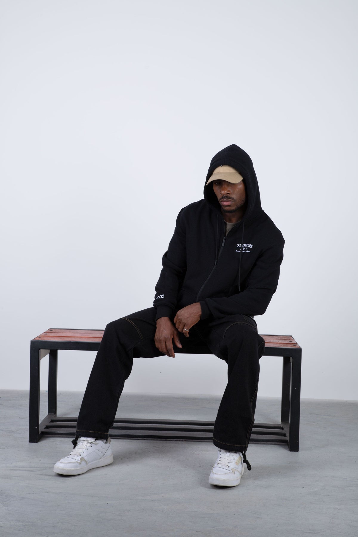 Poleron Zip Budget Negro Zoo York
