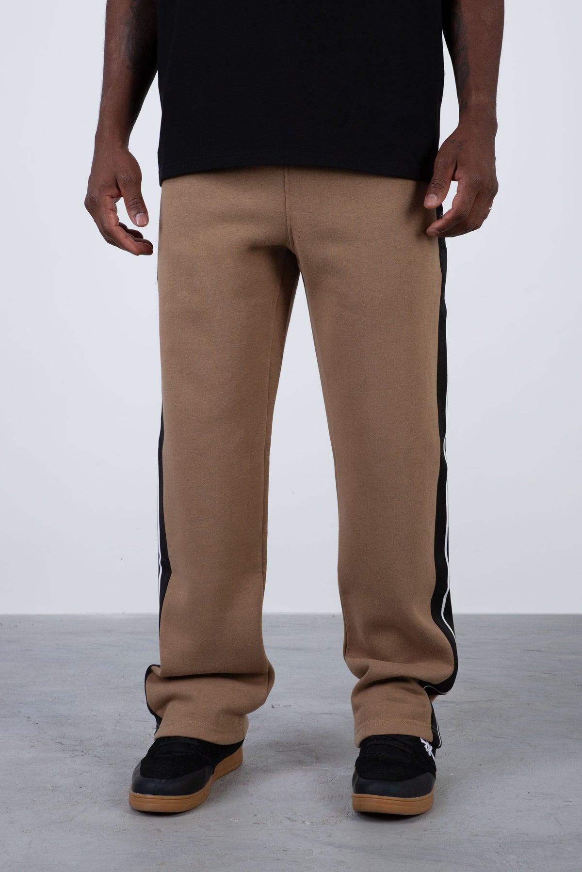 Jogger Regular Style Beige Oscuro Zoo York
