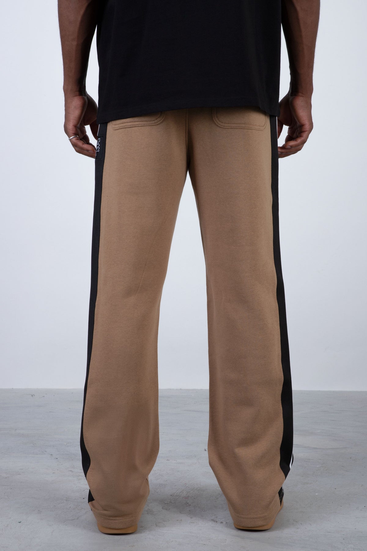 Jogger Regular Style Beige Oscuro Zoo York