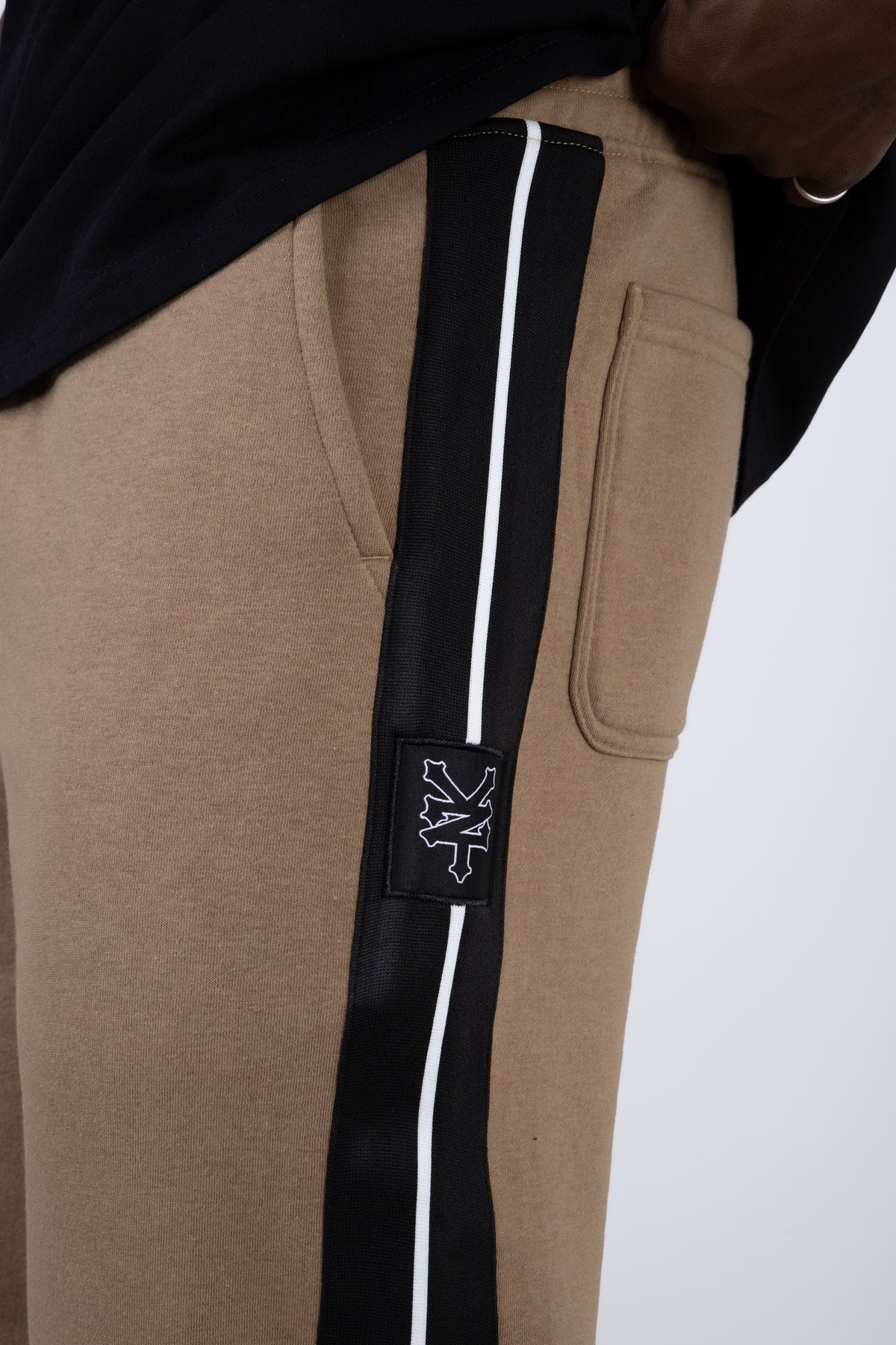 Jogger Regular Style Beige Oscuro Zoo York