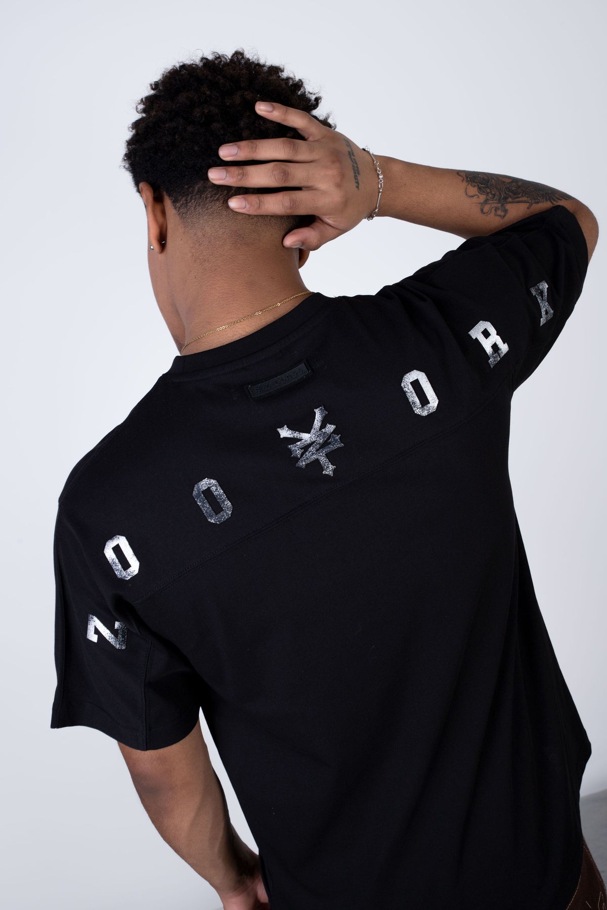 Polera Manga Corta Keepgoing Negro Zoo York