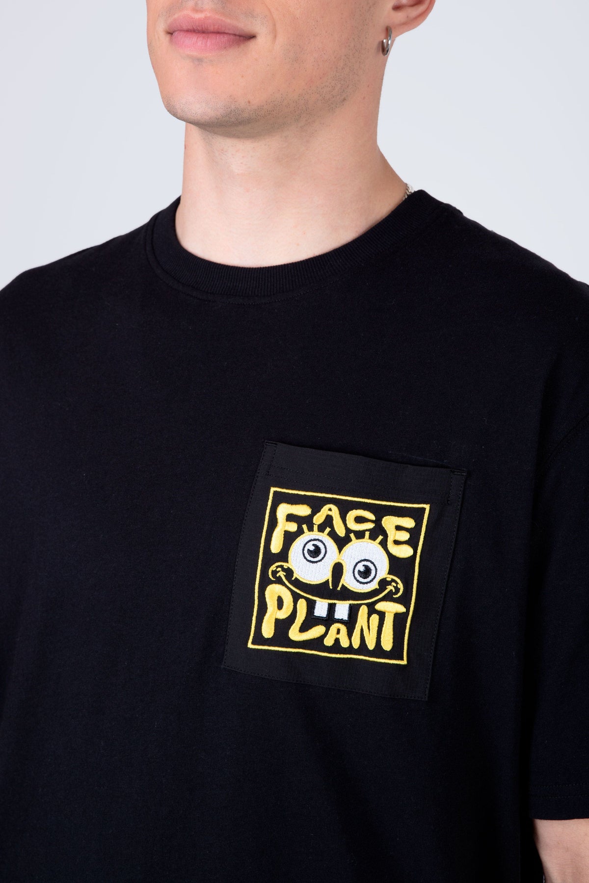 Polera Manga Corta Bob Esponja Crashstyle Negro Zoo York