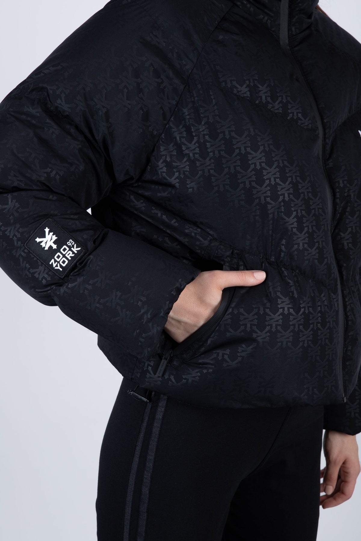 Parka Crop Bronxy Print Logo Negro Zoo York