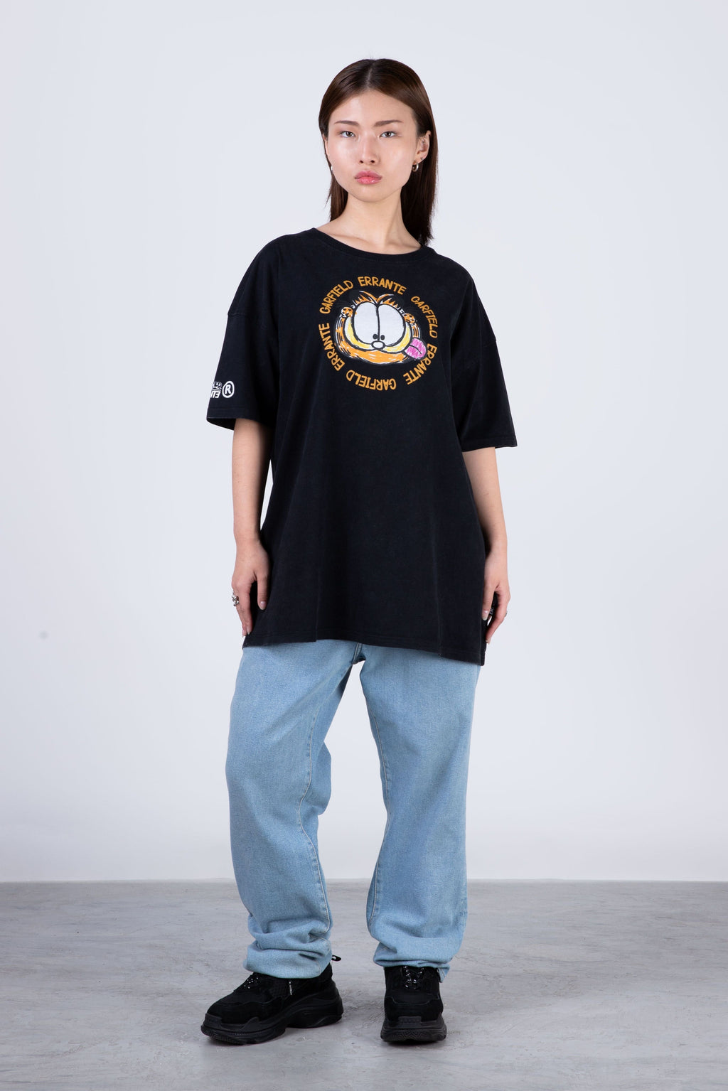 Polera Manga Corta Garfield Crayon Gris ERRANTE