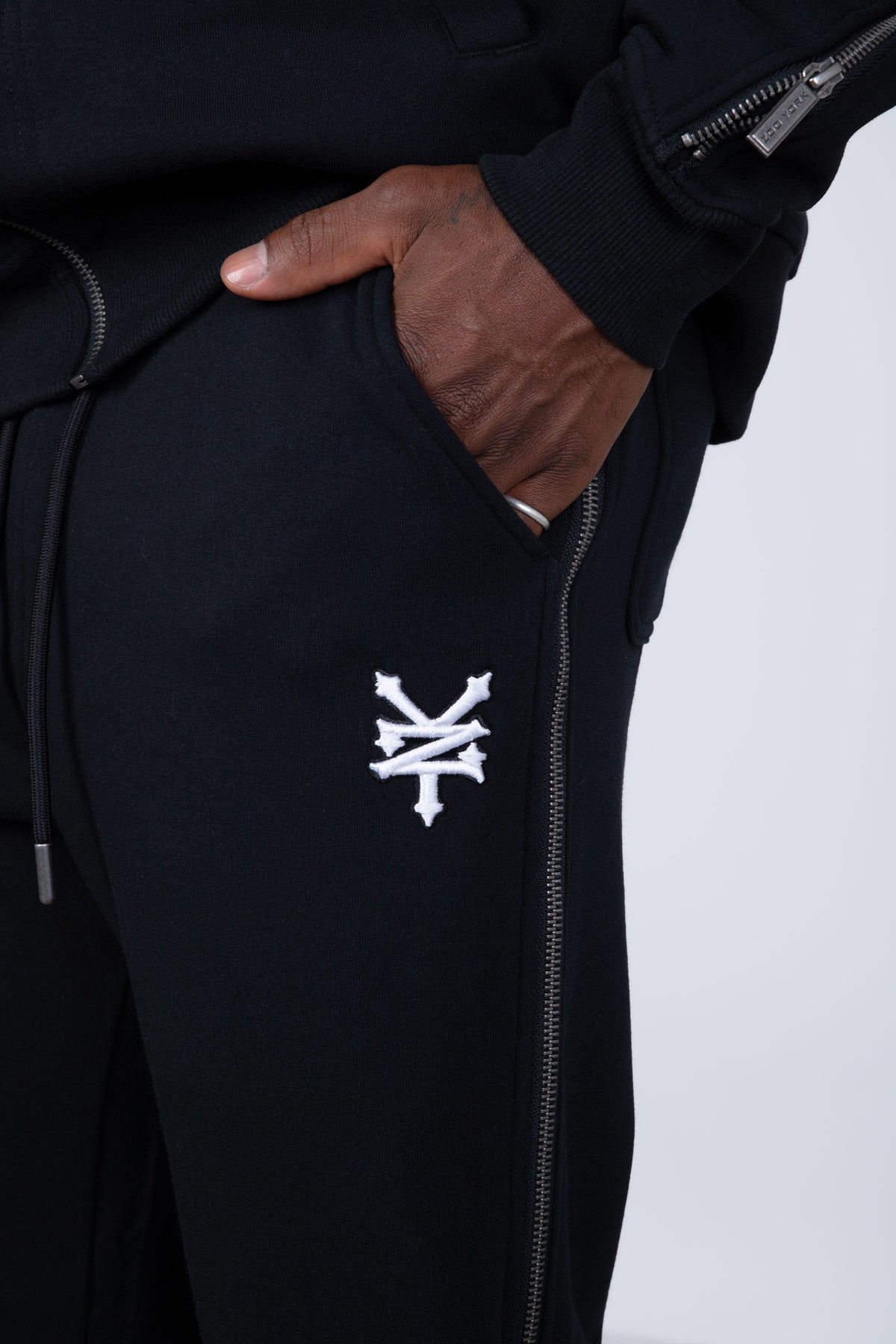Jogger Regular Elemento Negro Zoo York