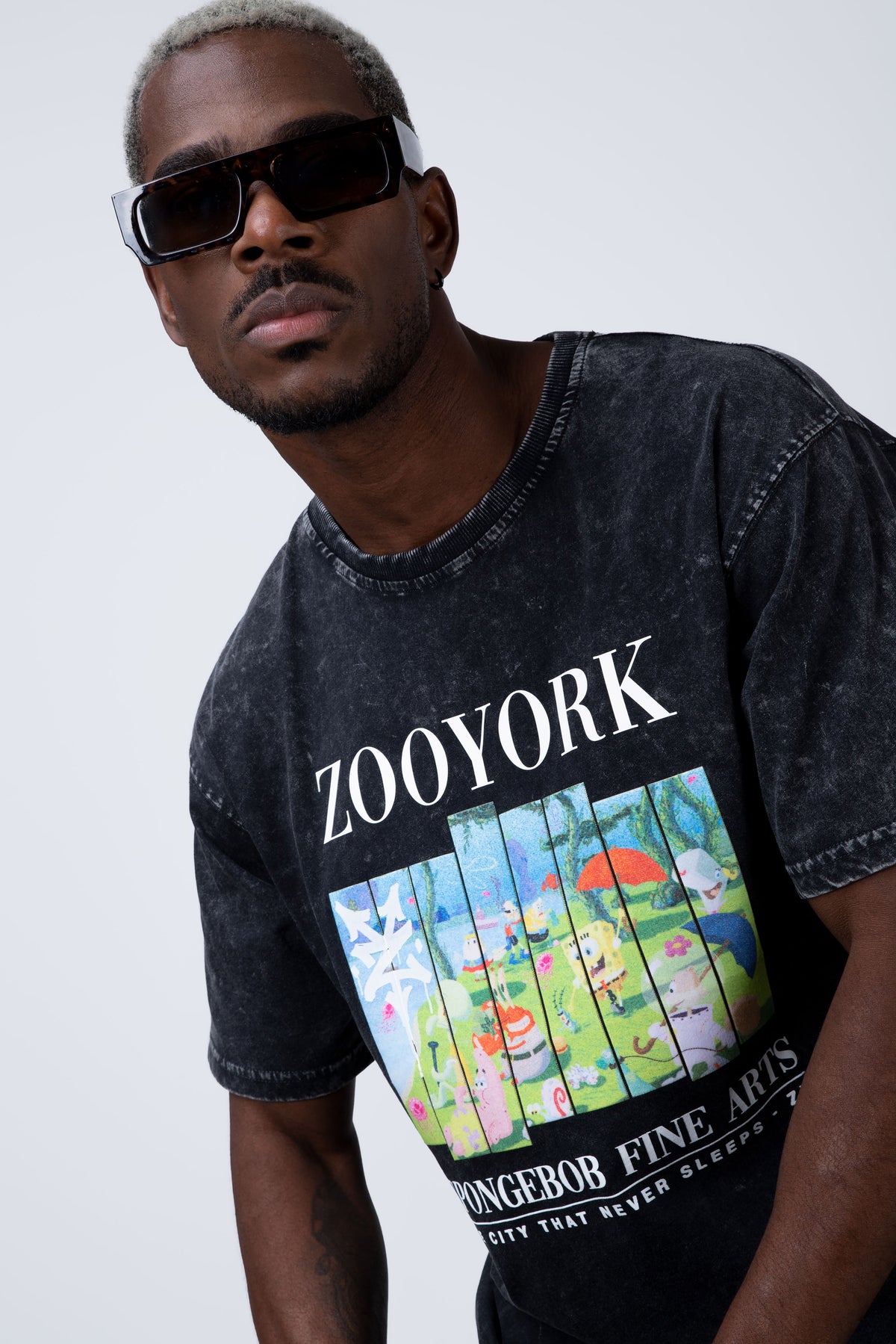 Polera Manga Corta Bob Esponja Masterpiece Gris