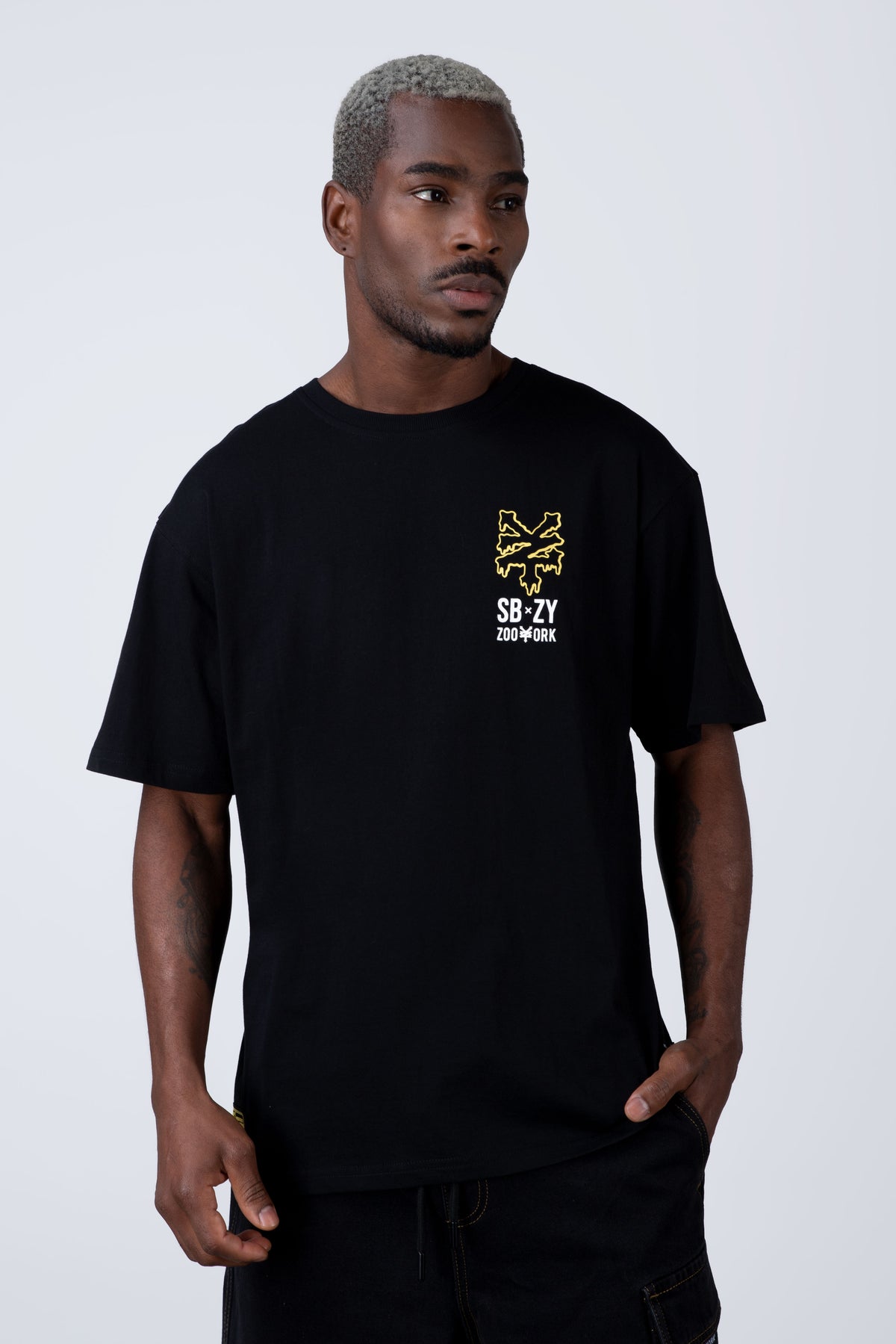 Polera Manga Corta Bob Esponja Botticelli Negro