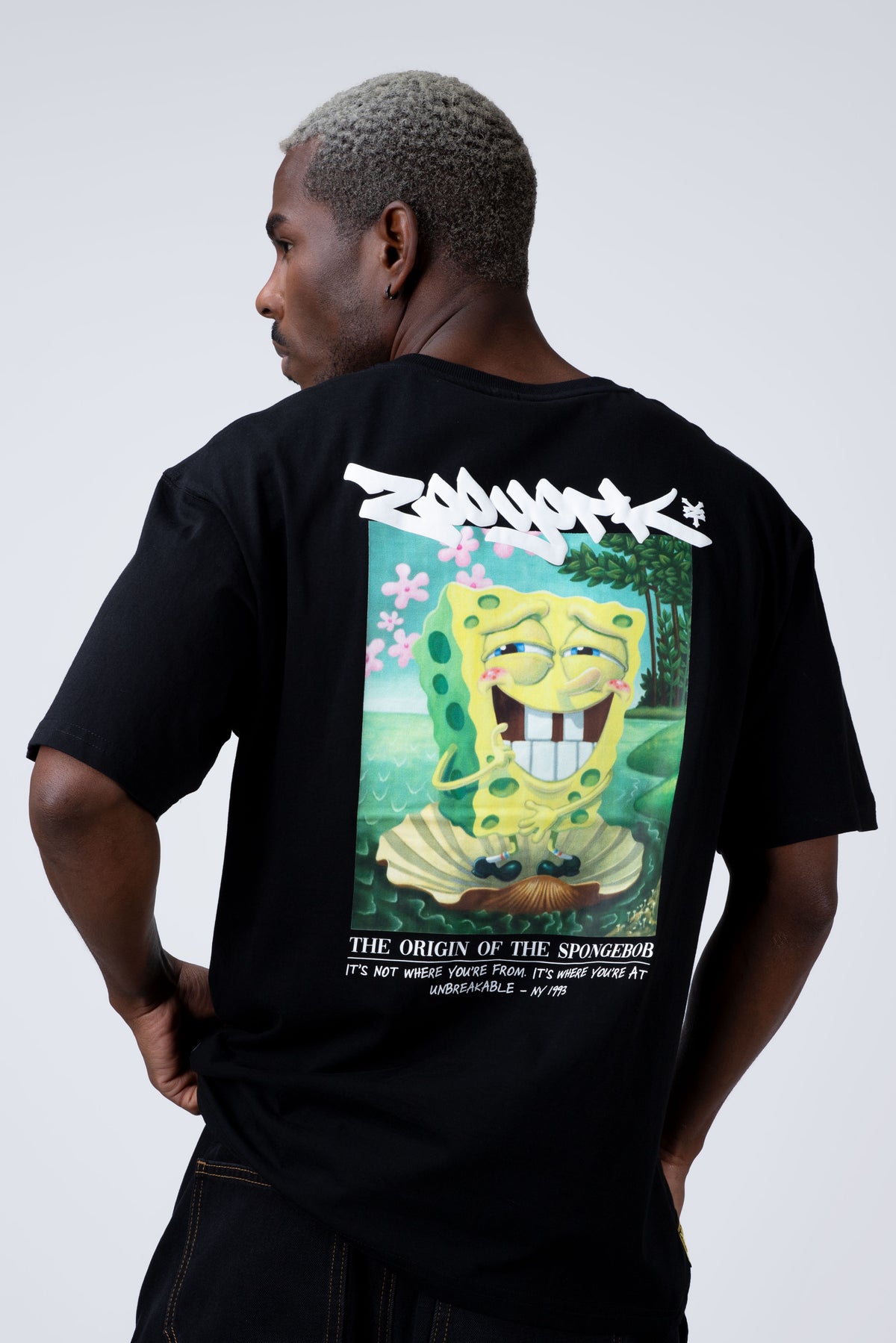 Polera Manga Corta Bob Esponja Botticelli Negro