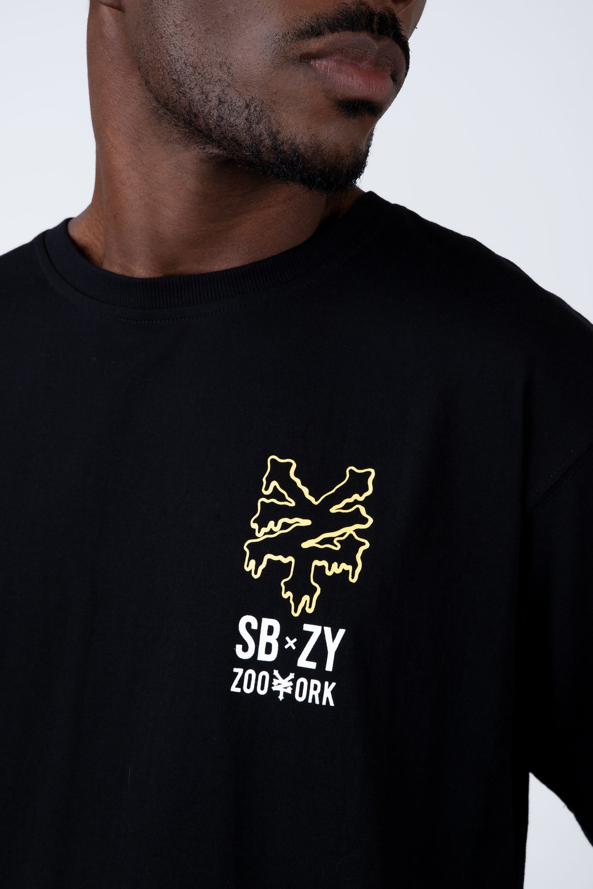 Polera Manga Corta Bob Esponja Botticelli Negro