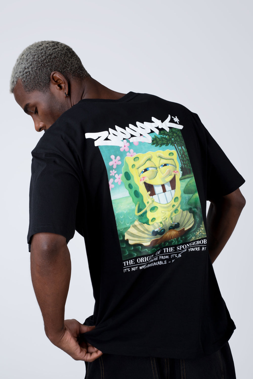 Polera Manga Corta Bob Esponja Botticelli Negro