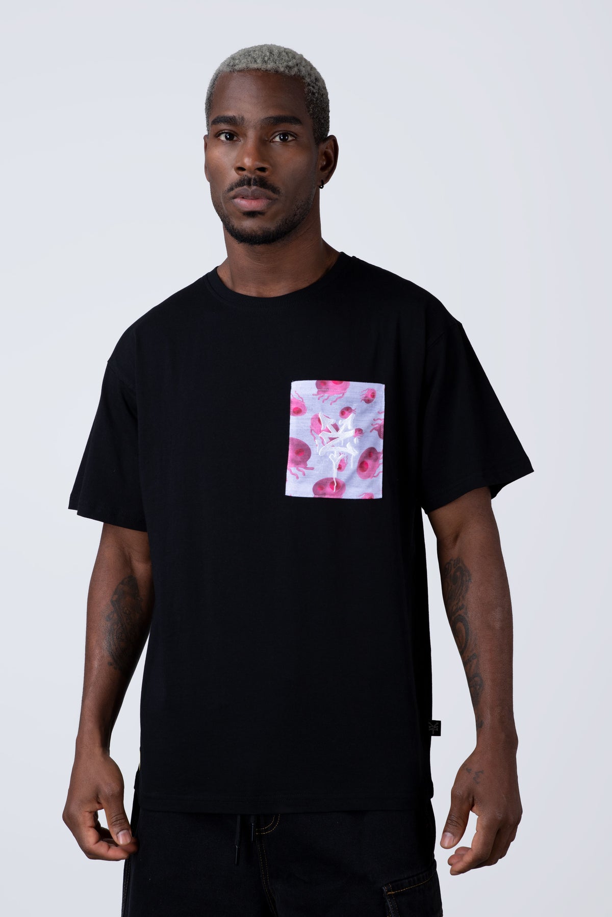 Polera Manga Corta Bob Esponja Remix Negro