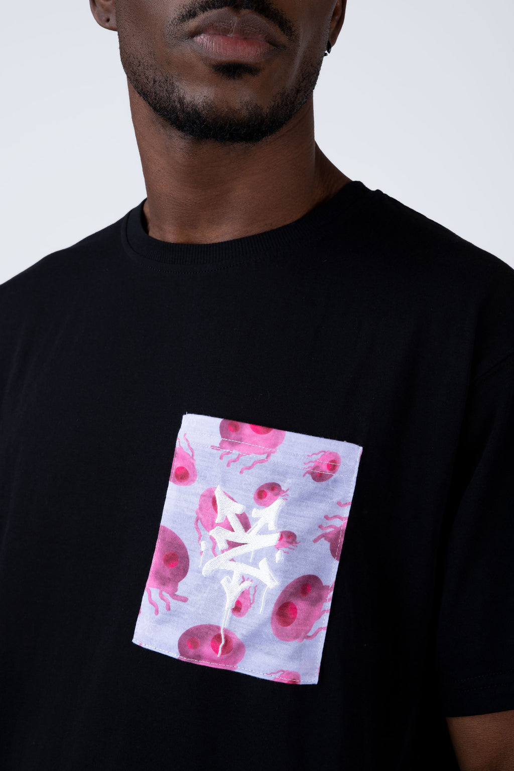 Polera Manga Corta Bob Esponja Remix Negro