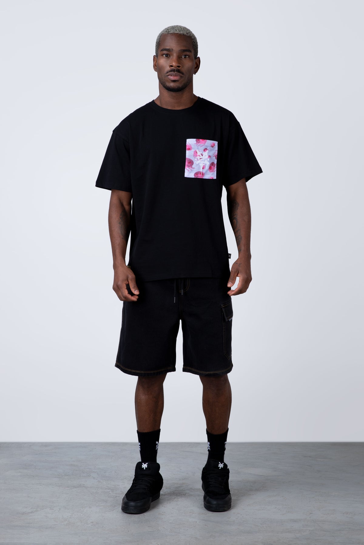 Polera Manga Corta Bob Esponja Remix Negro