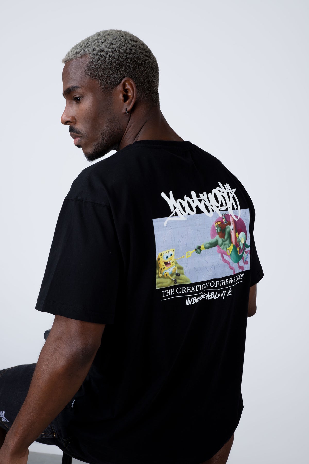 Polera Manga Corta Bob Esponja Remix Negro