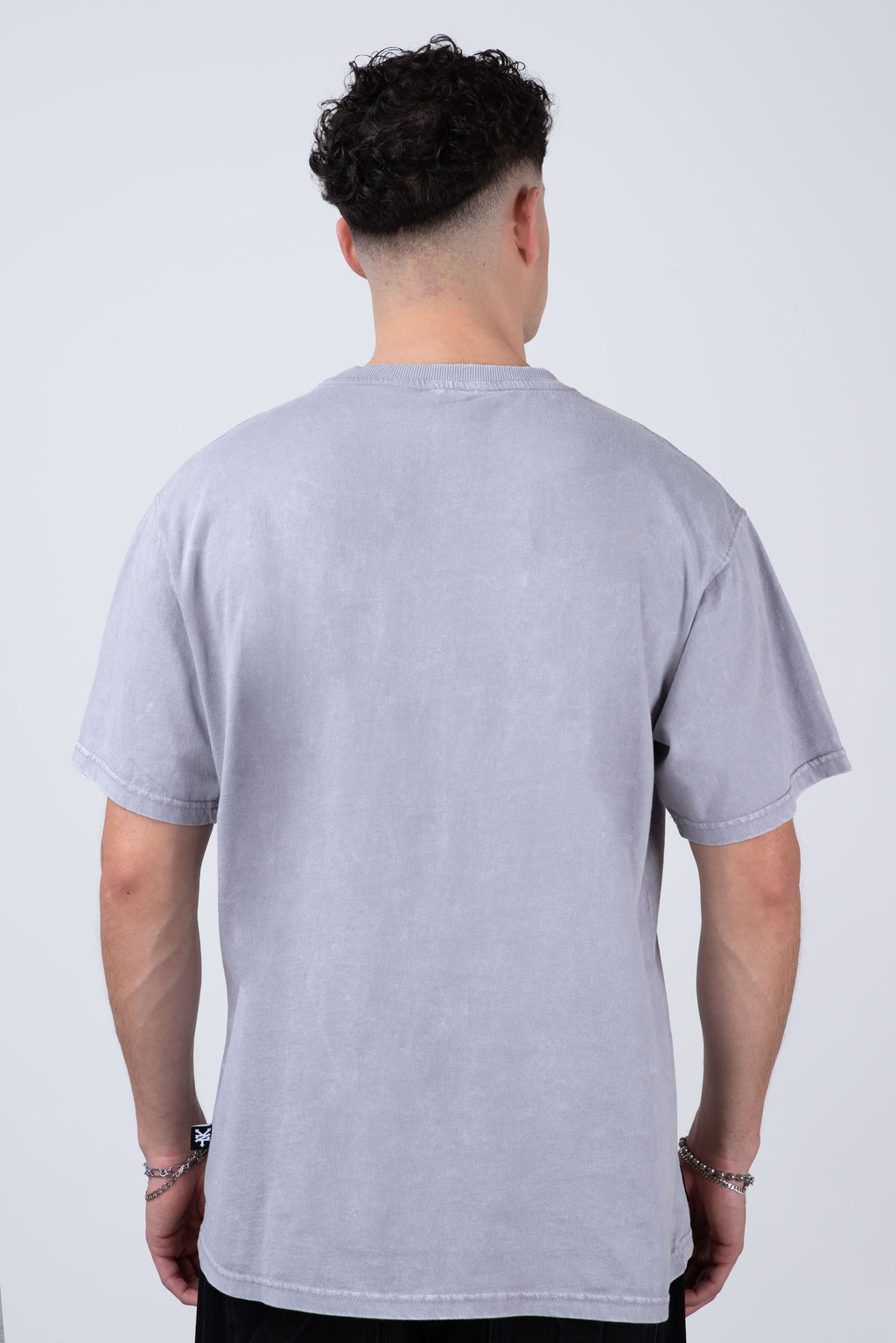 Polera Manga Corta Bob Esponja Artlegend Gris