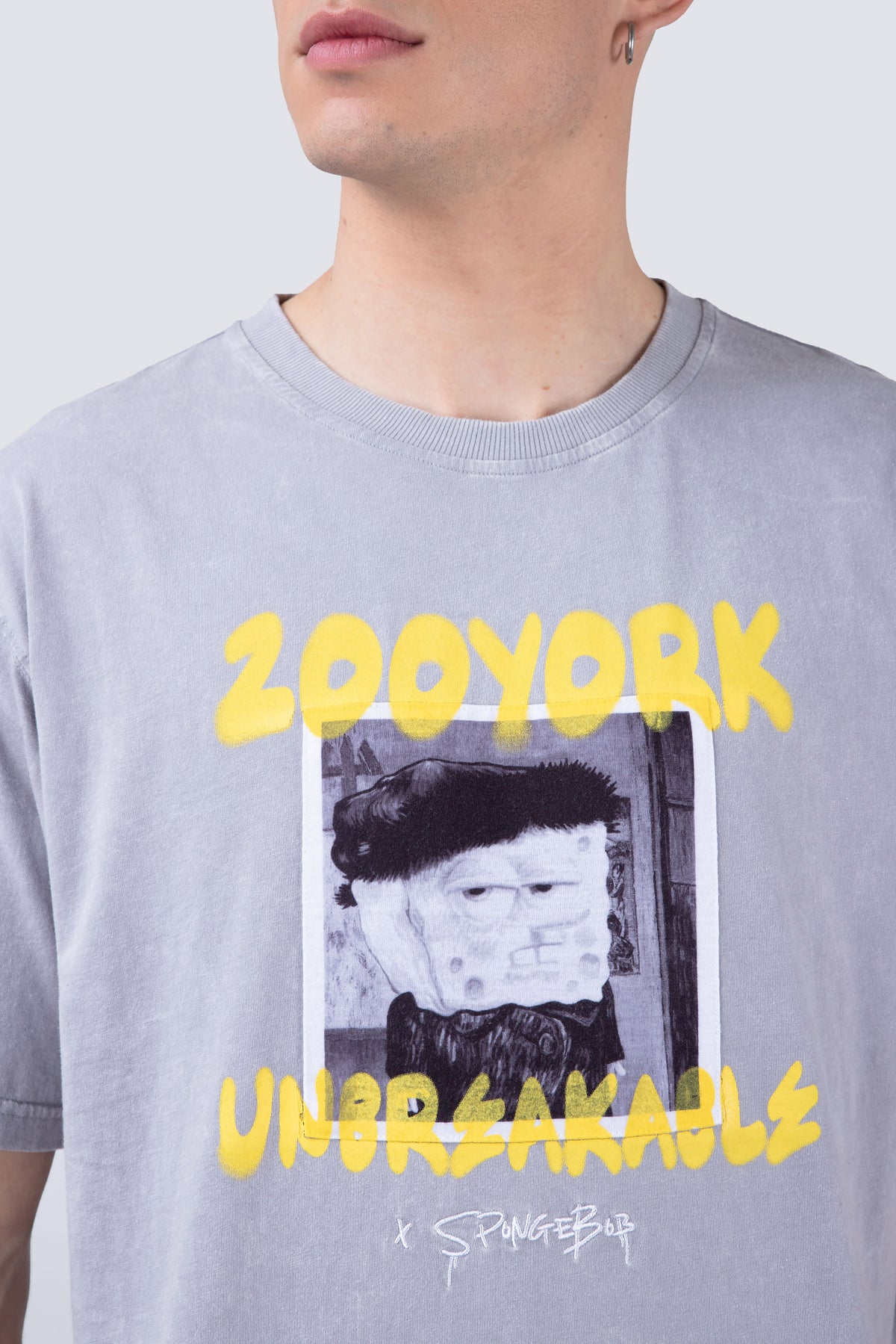 Polera Manga Corta Bob Esponja Artlegend Gris