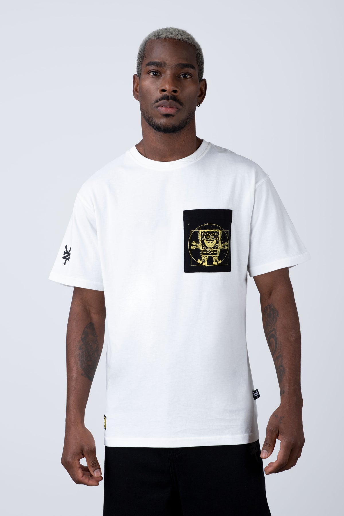 Polera Manga Corta Bob Esponja Squareform Beige