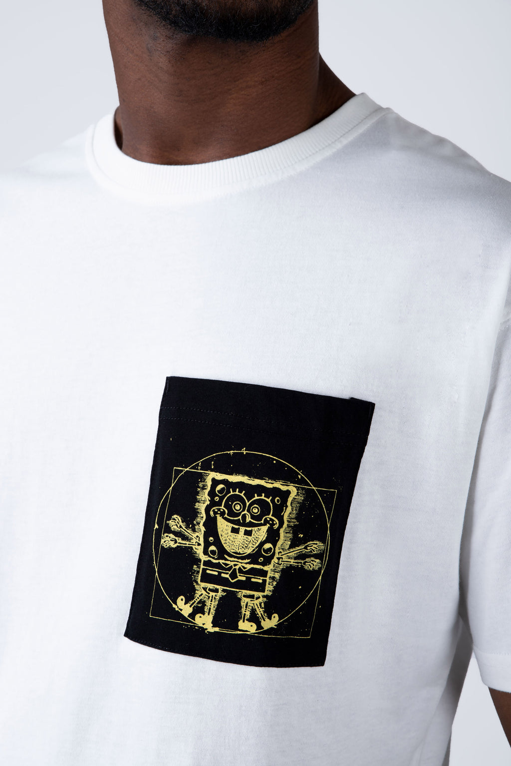 Polera Manga Corta Bob Esponja Squareform Beige