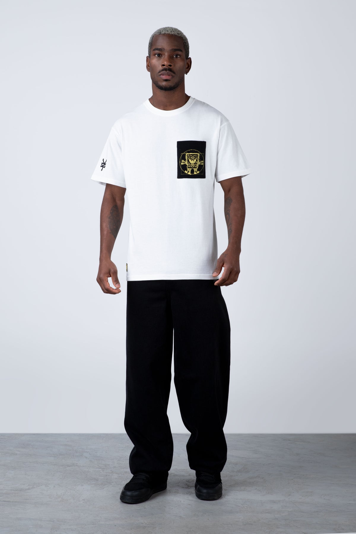Polera Manga Corta Bob Esponja Squareform Beige