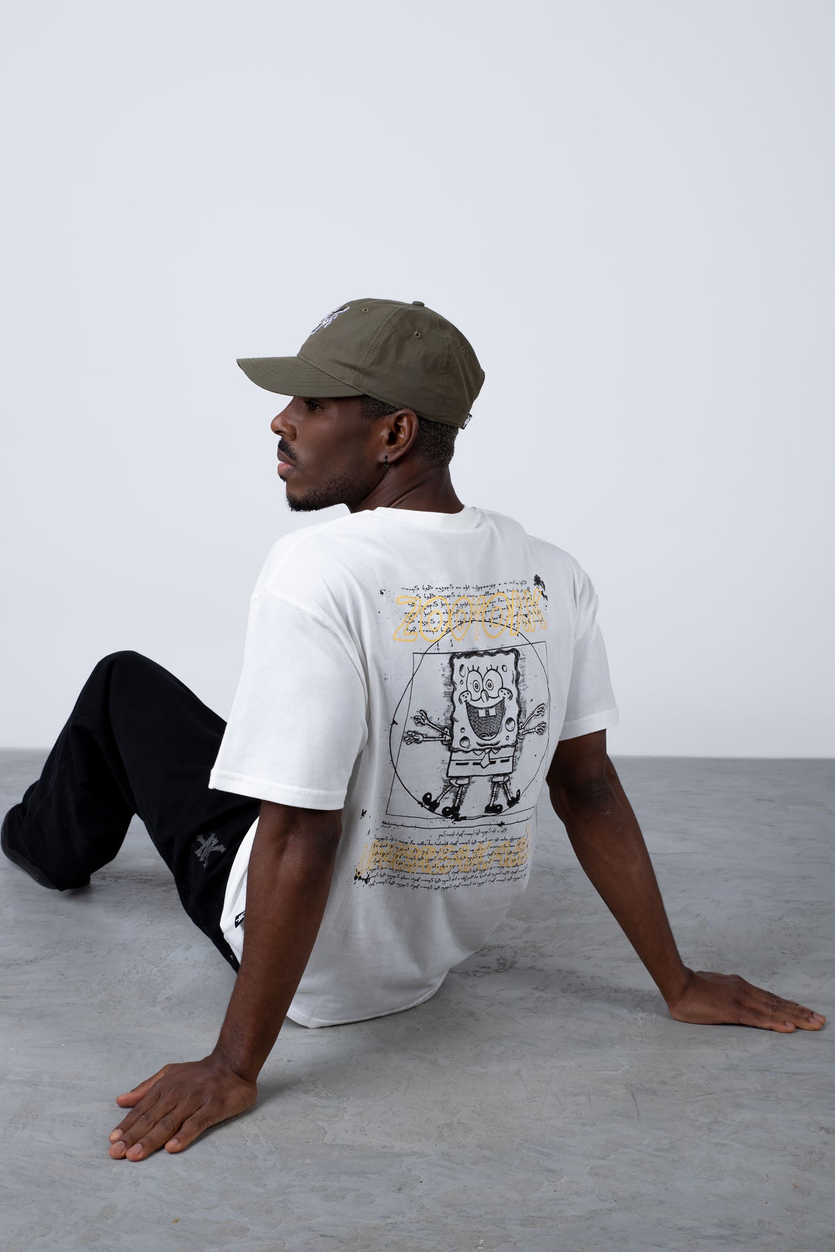 Polera Manga Corta Bob Esponja Squareform Beige