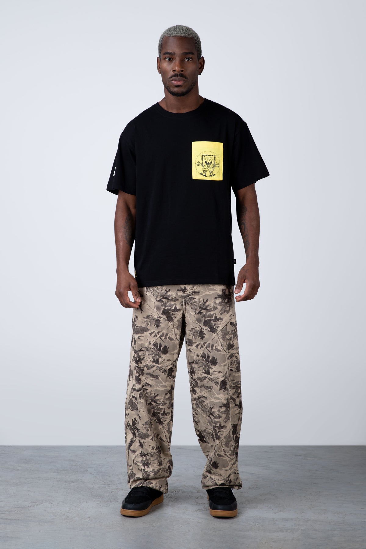 Polera Manga Corta Bob Esponja Squareform Negro