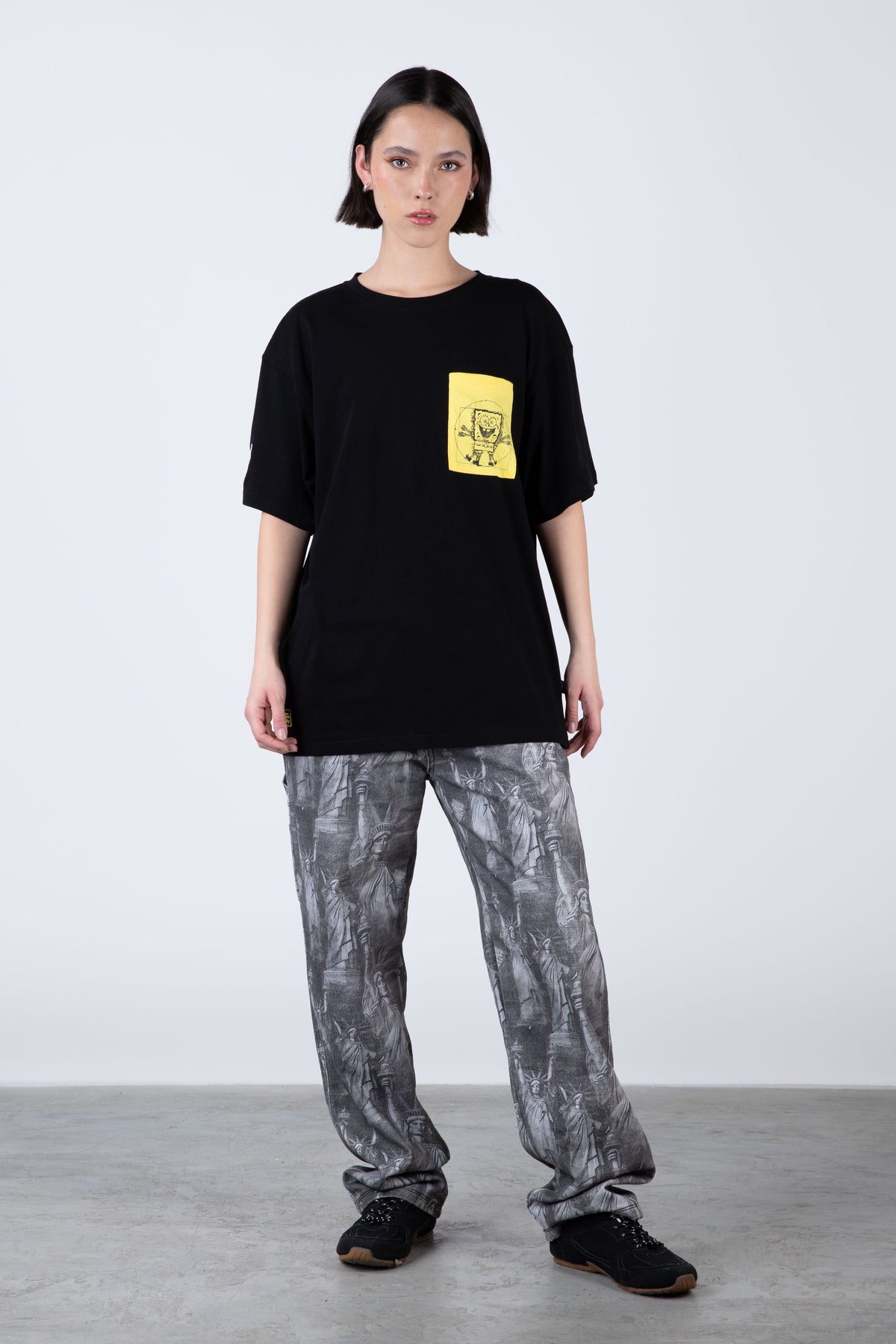 Polera Manga Corta Bob Esponja Squareform Negro