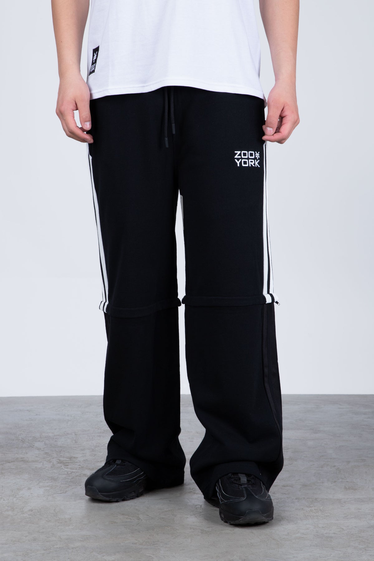 Jogger Regular Con Cierre Off Meaning Negro