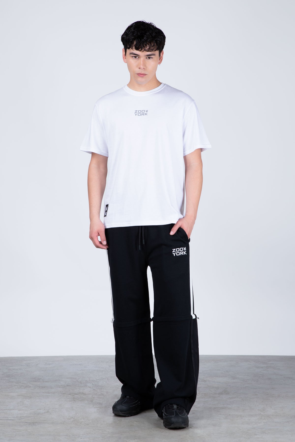 Jogger Regular Con Cierre Off Meaning Negro