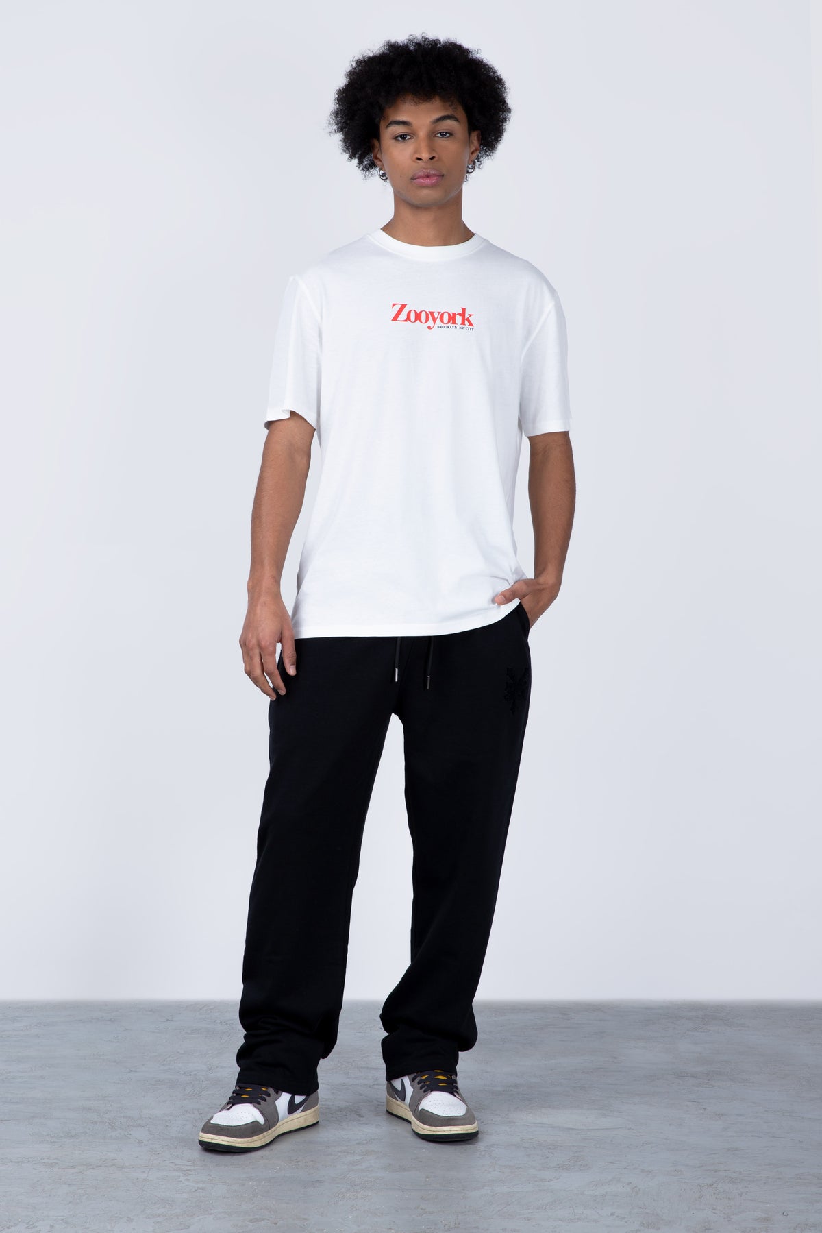 Jogger Straight Greyscale Negro