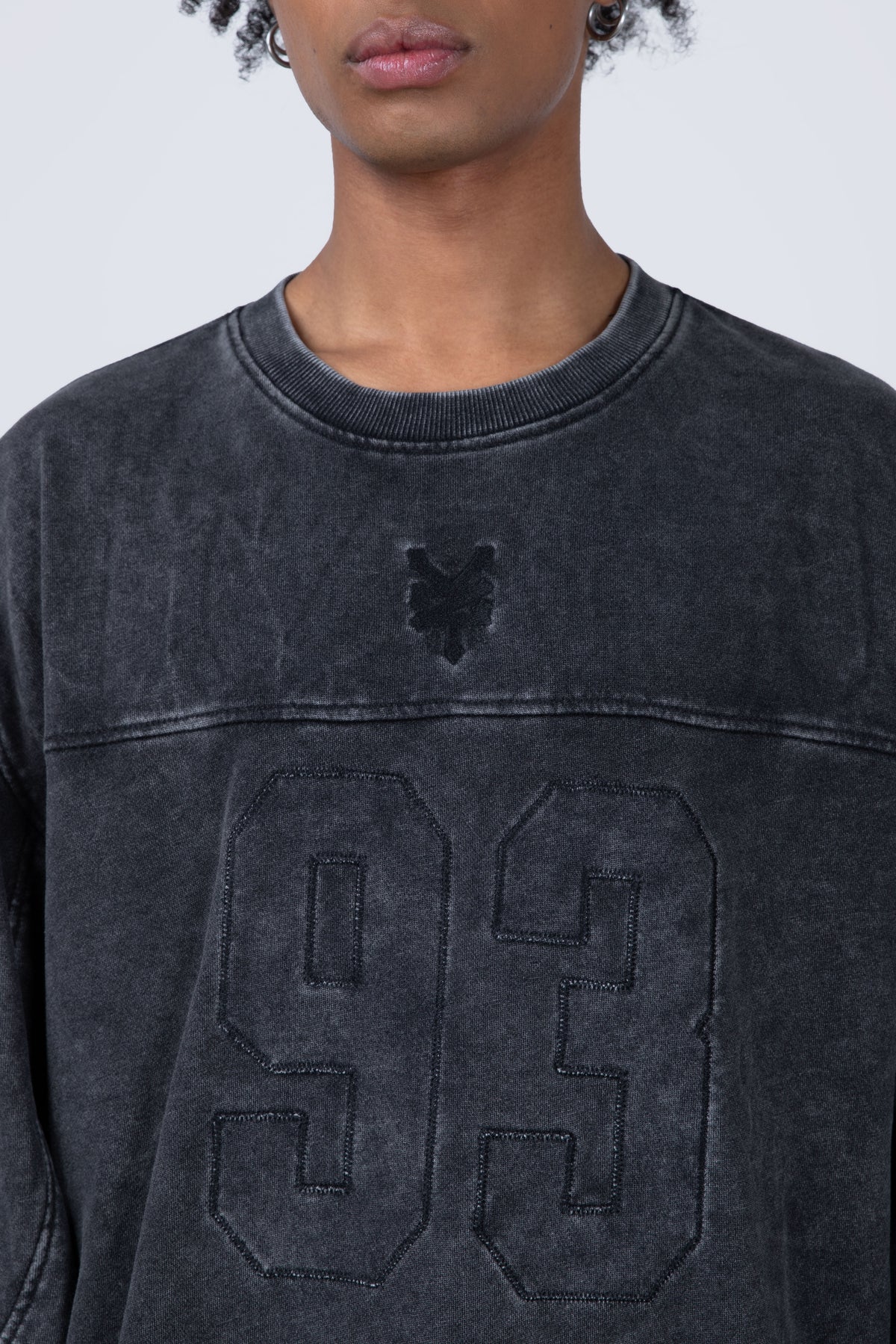 Poleron Cuello Redondo Number Gris