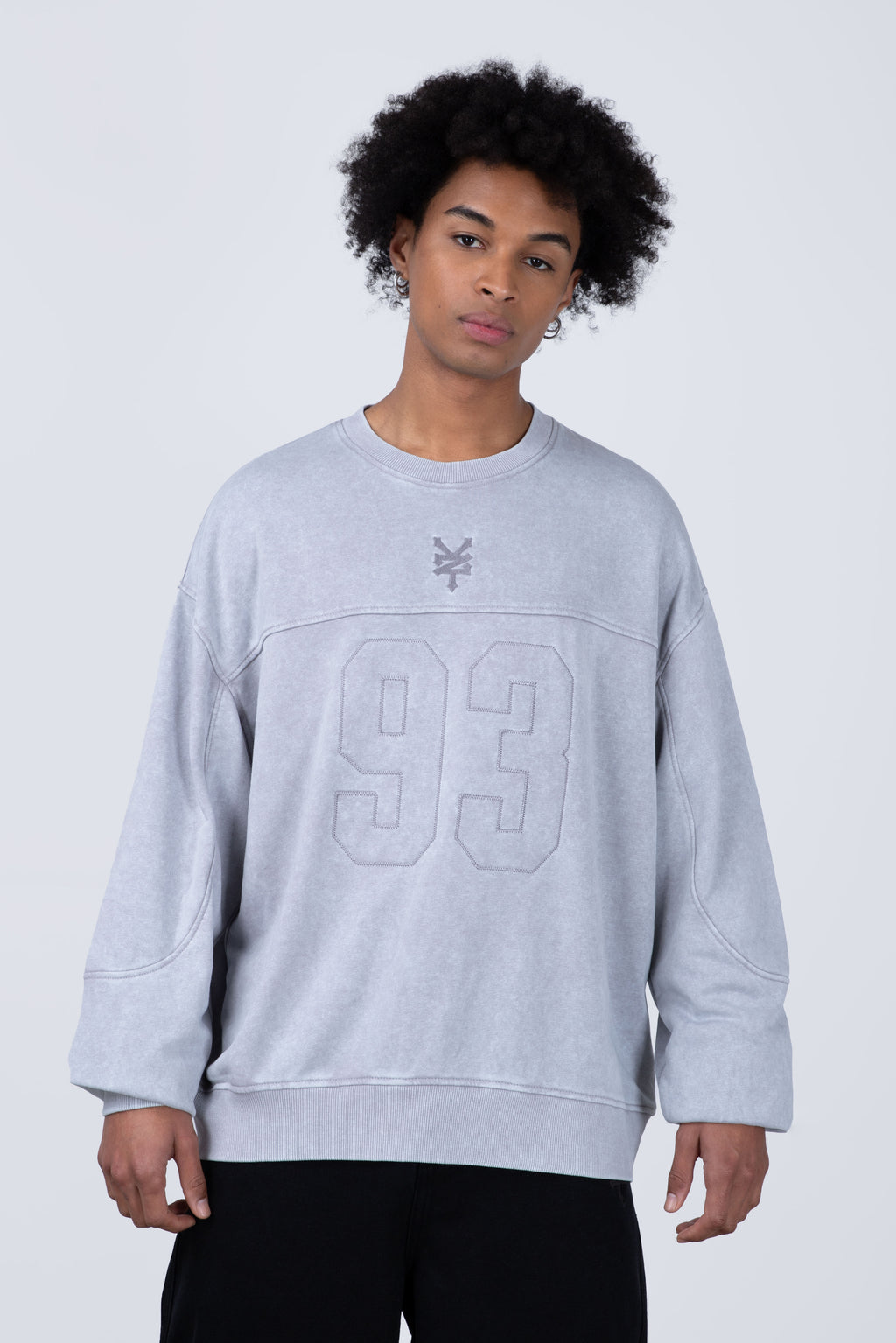 Poleron Cuello Redondo Number Gris