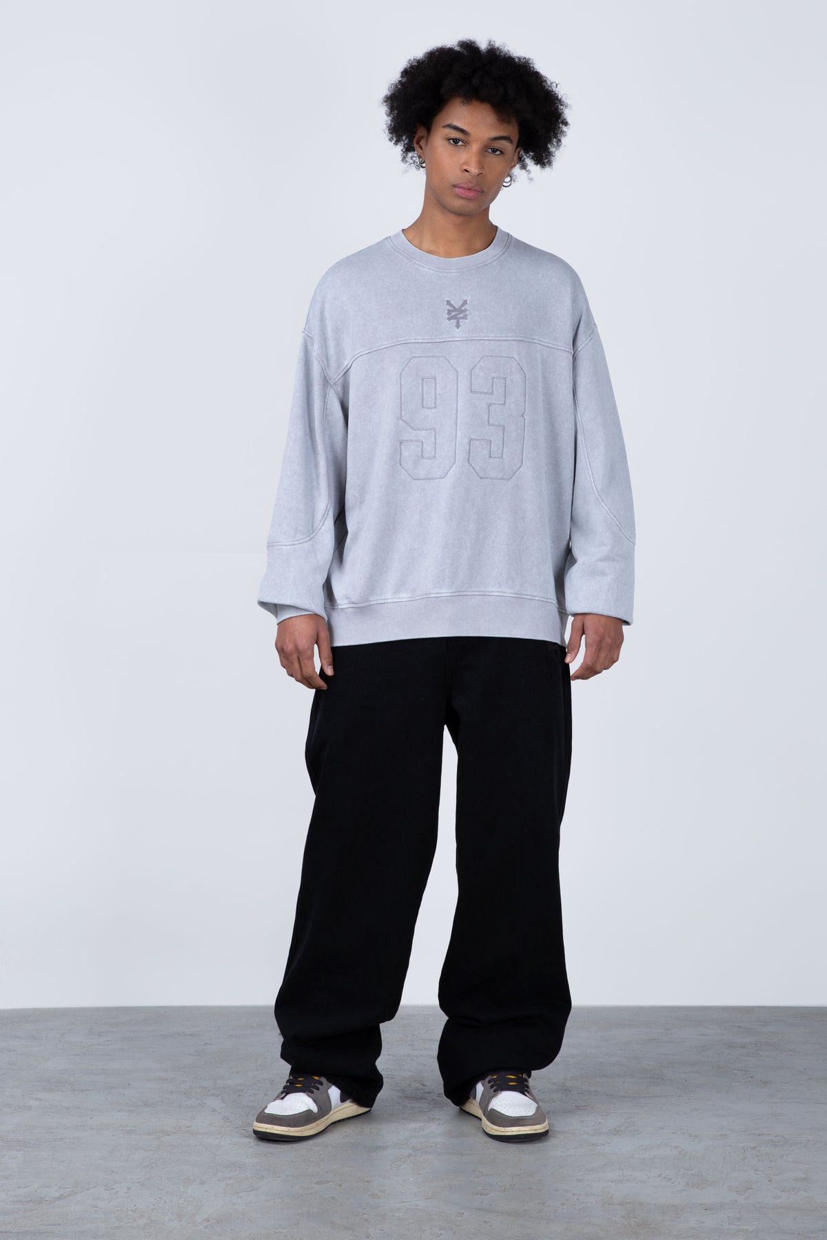 Poleron Cuello Redondo Number Gris