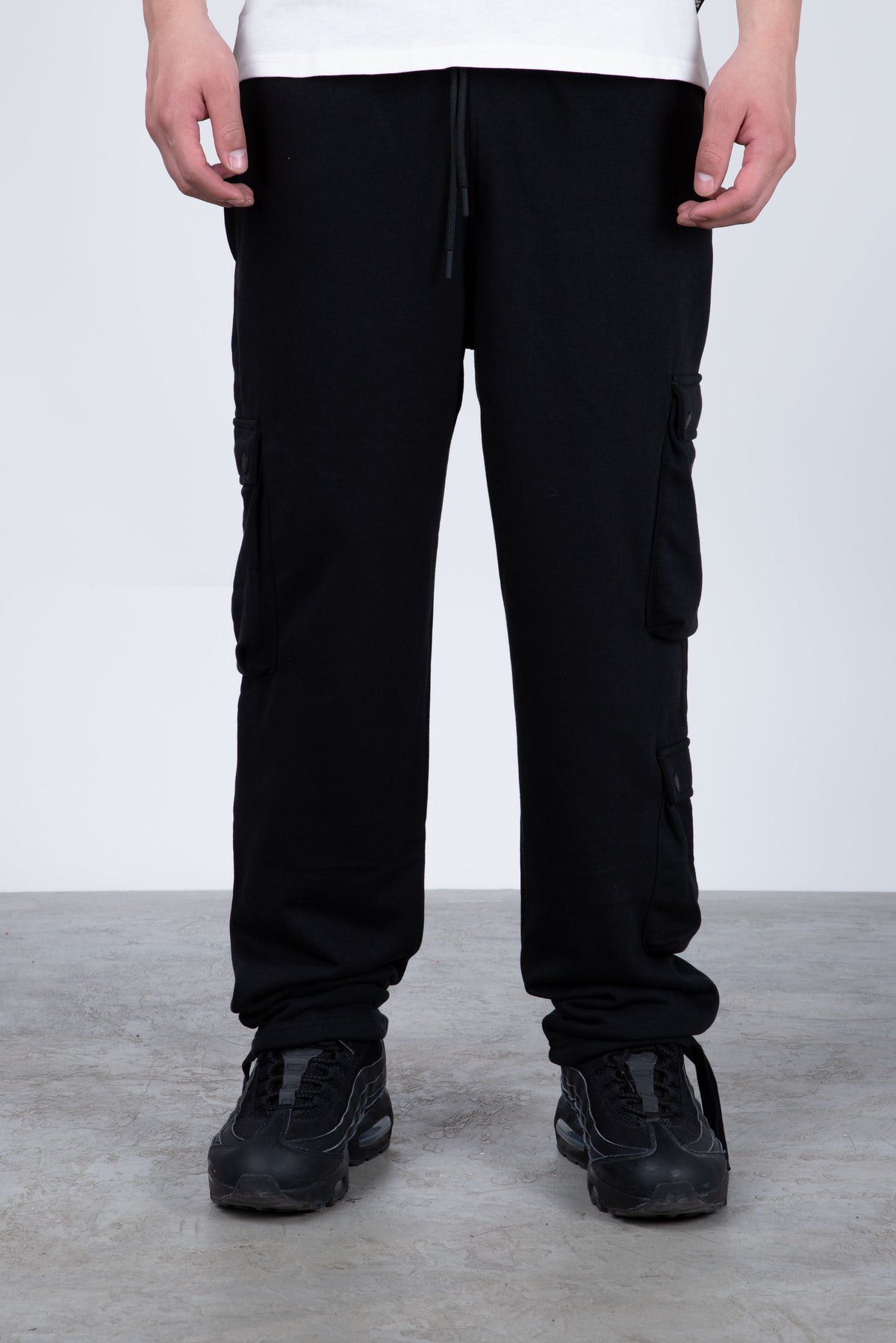 Jogger Cargo Earth Negro