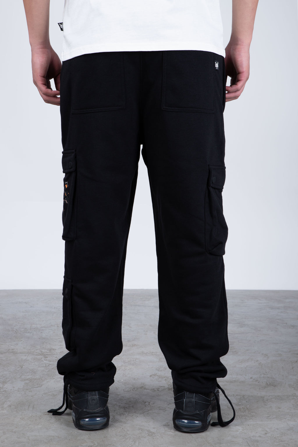 Jogger Cargo Earth Negro
